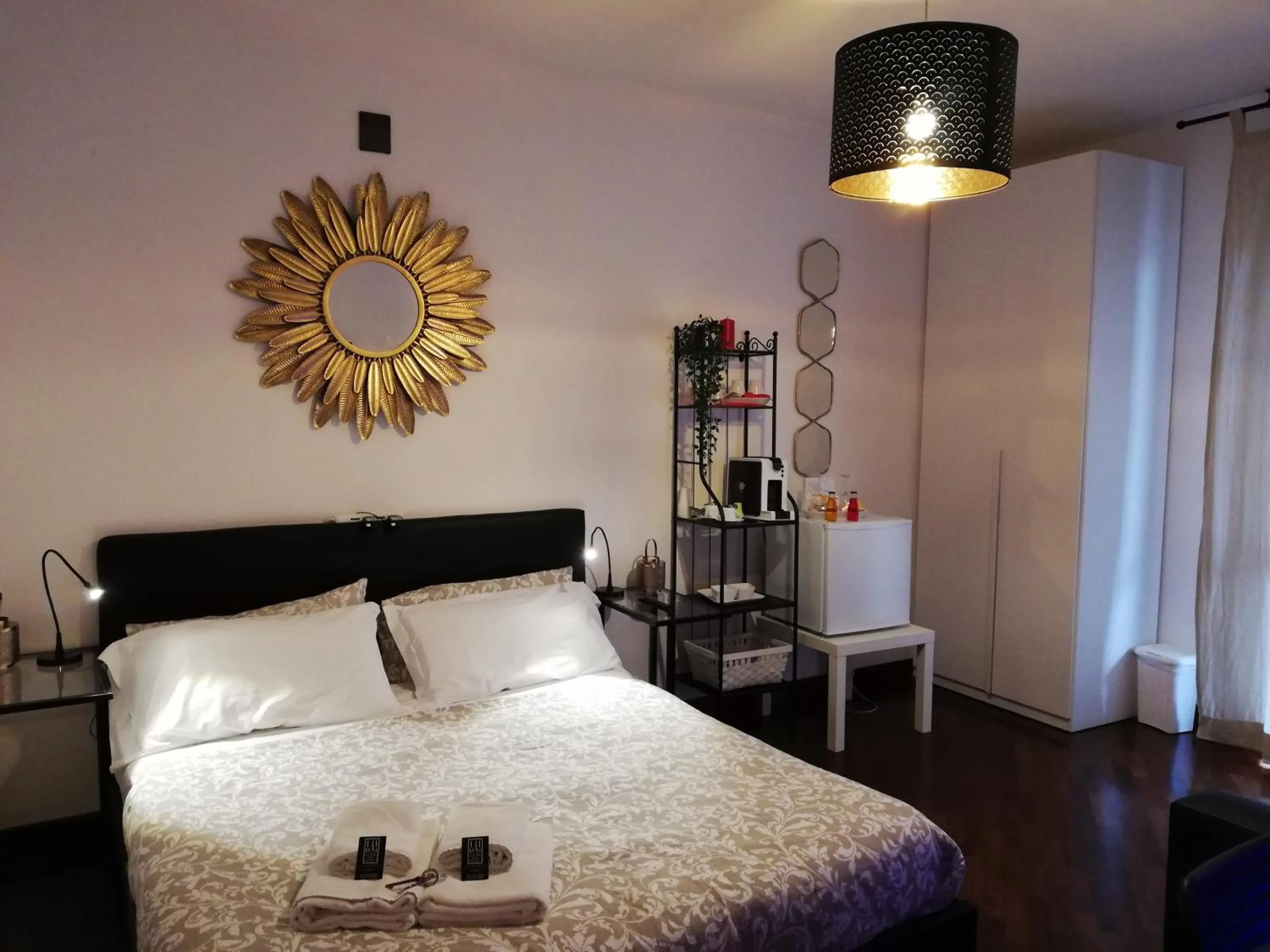 Photo of the whole room, Bed in Leonardo Rome Holidays