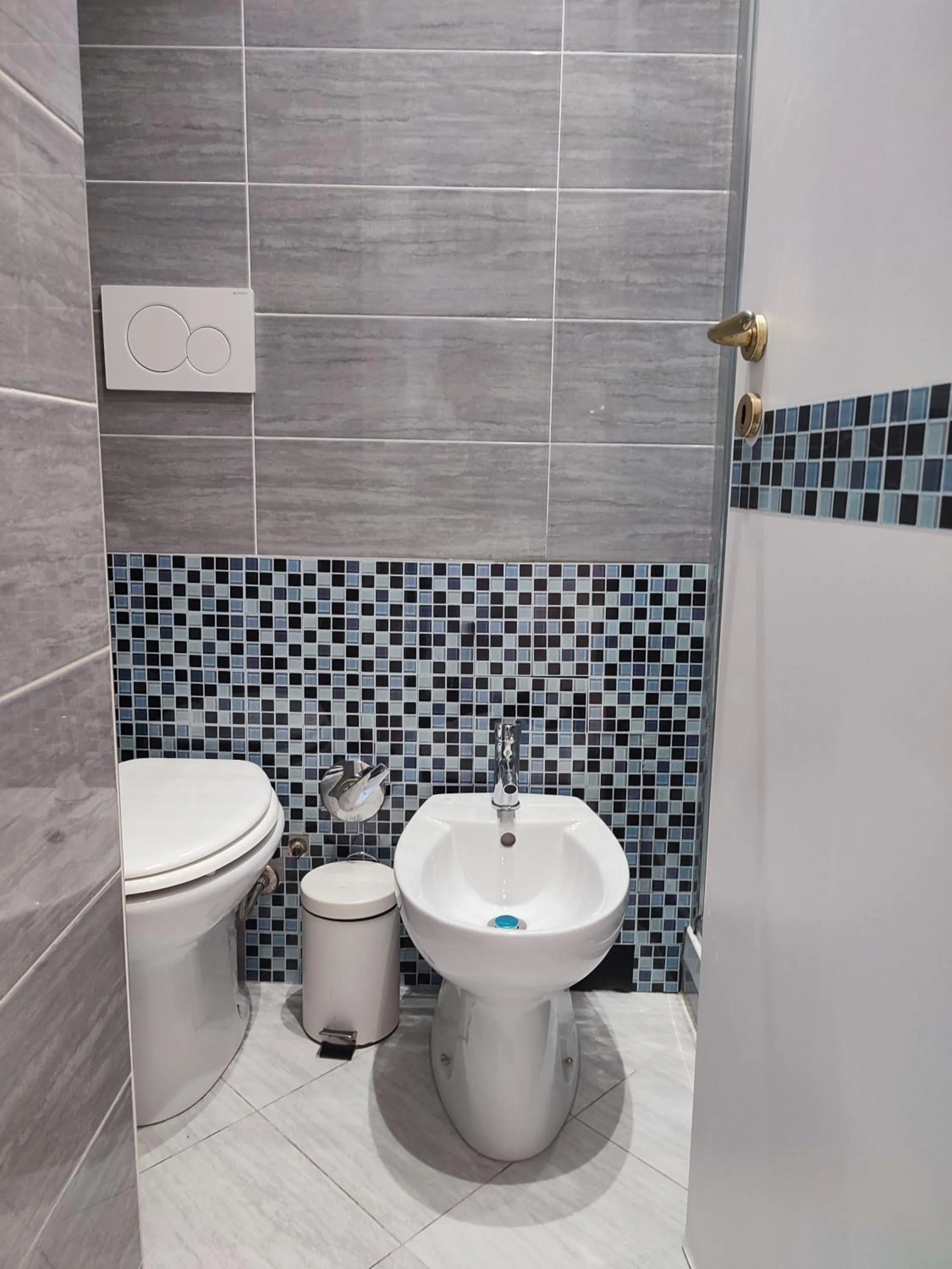 Bathroom in Leonardo Rome Holidays