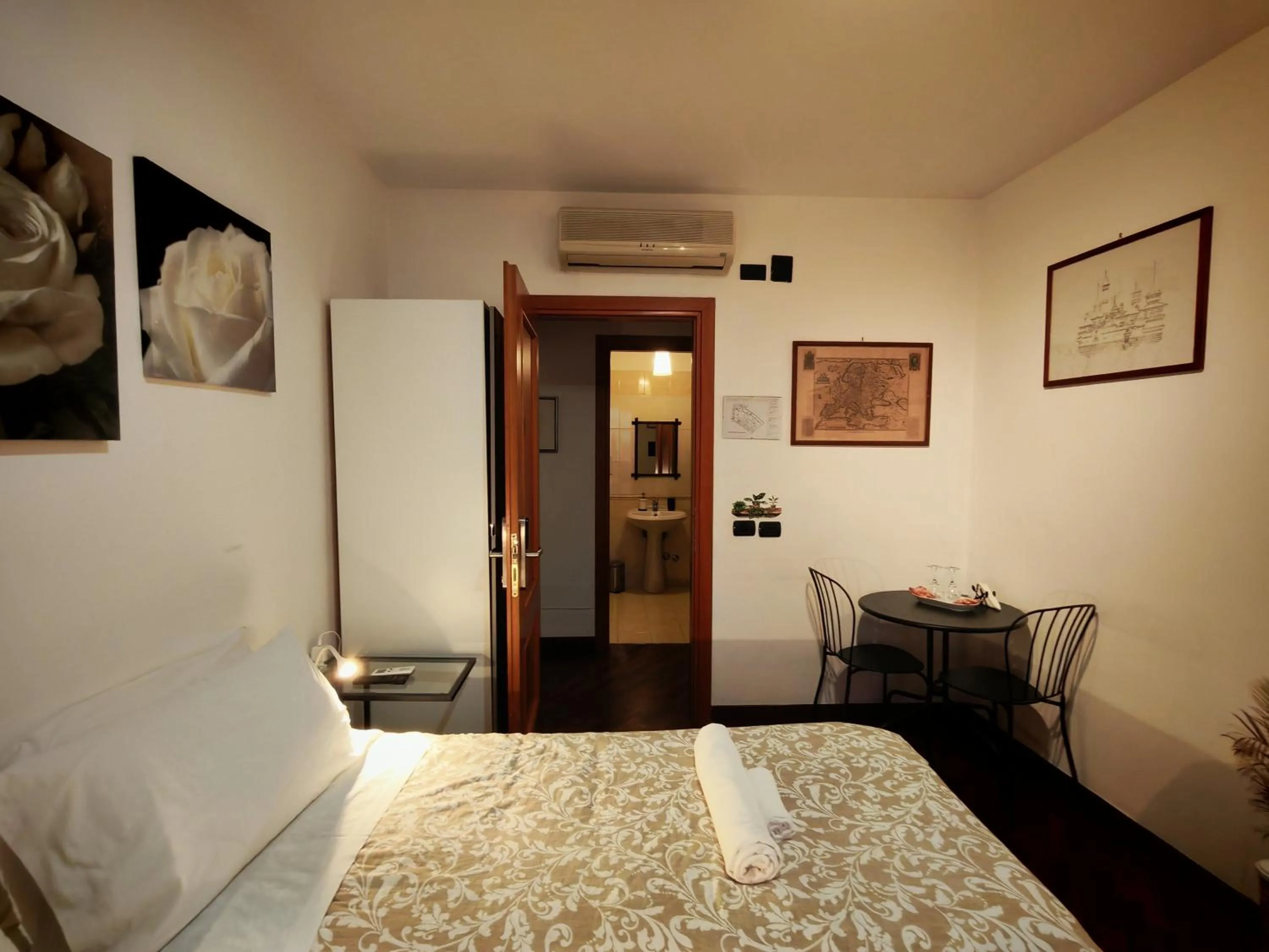 Bed in Leonardo Rome Holidays