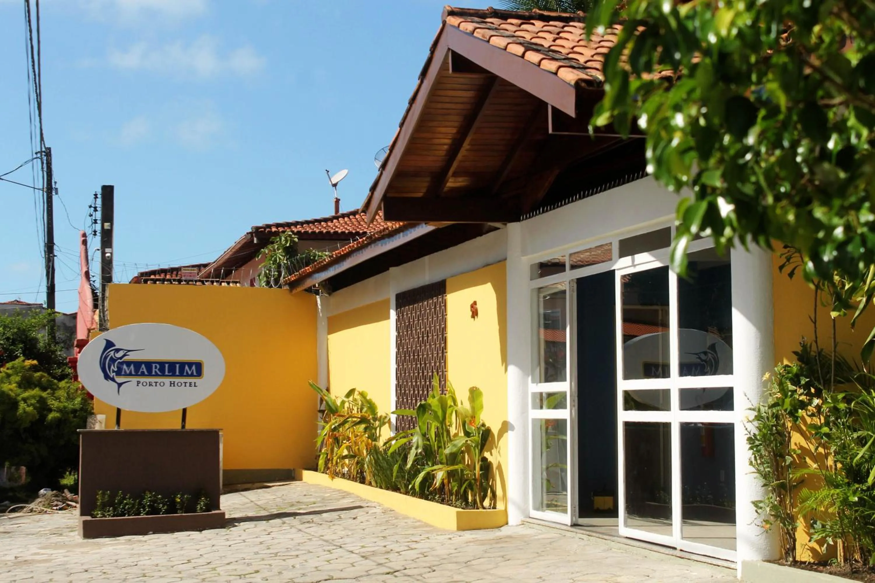 Facade/entrance in Marlim Porto Hotel