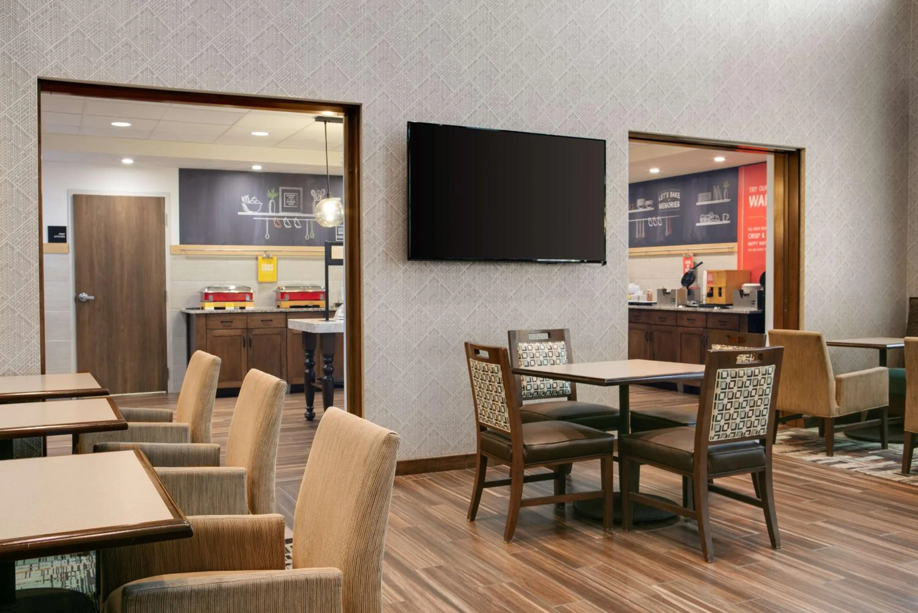 Breakfast in Hampton Inn & Suites-Hudson Wisconsin