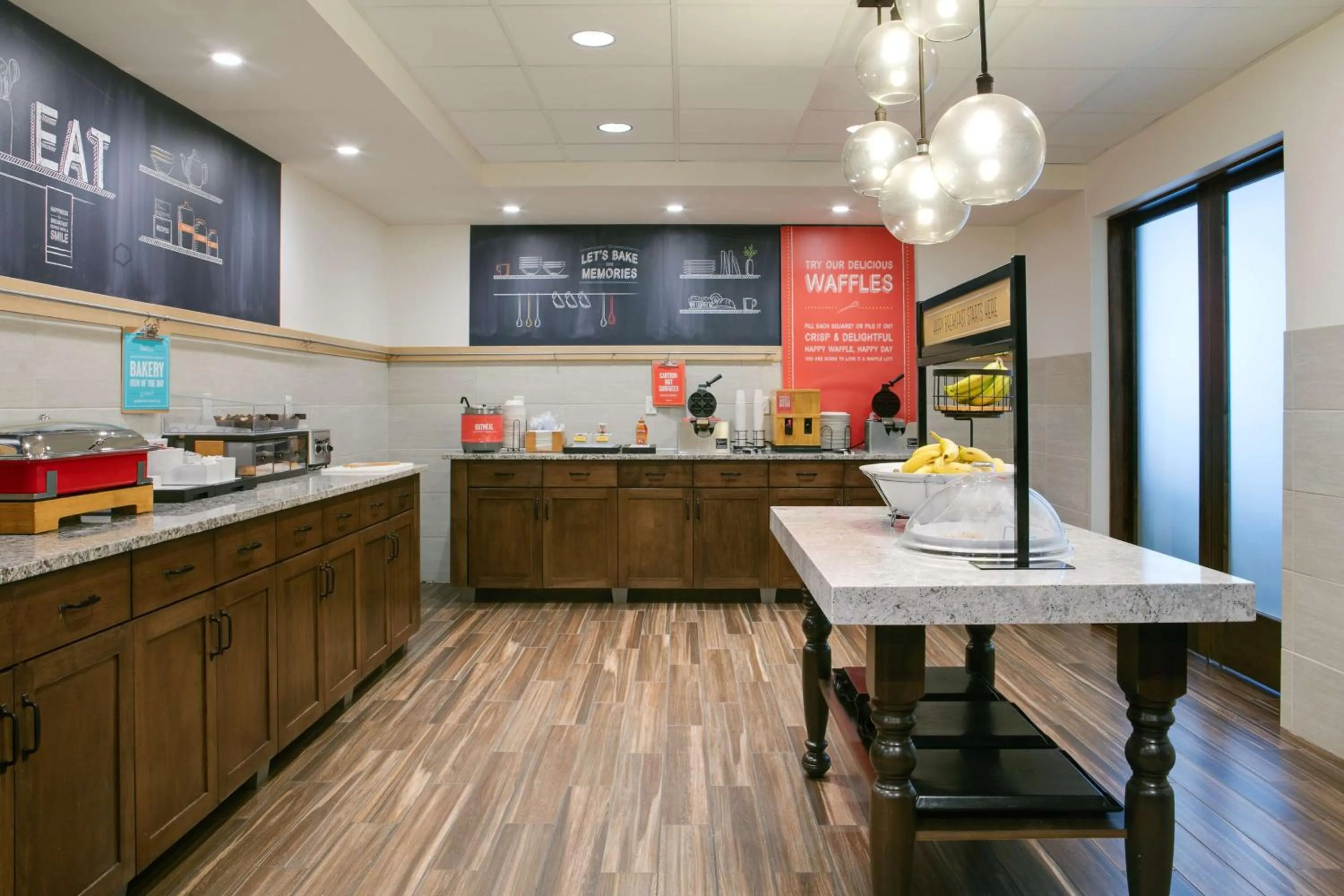 Breakfast in Hampton Inn & Suites-Hudson Wisconsin