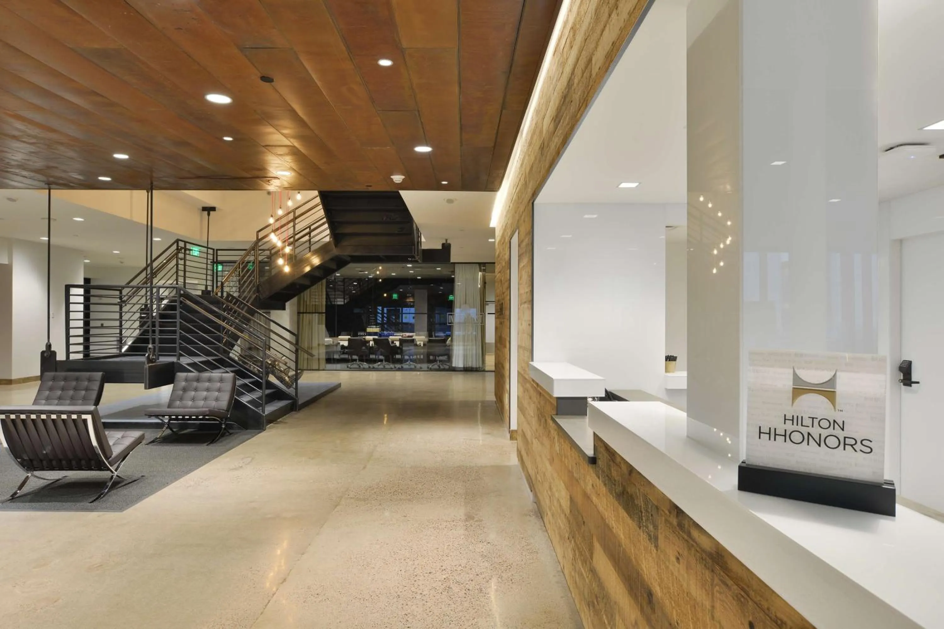 Lobby or reception in The Lismore Hotel Eau Claire - a DoubleTree by Hilton