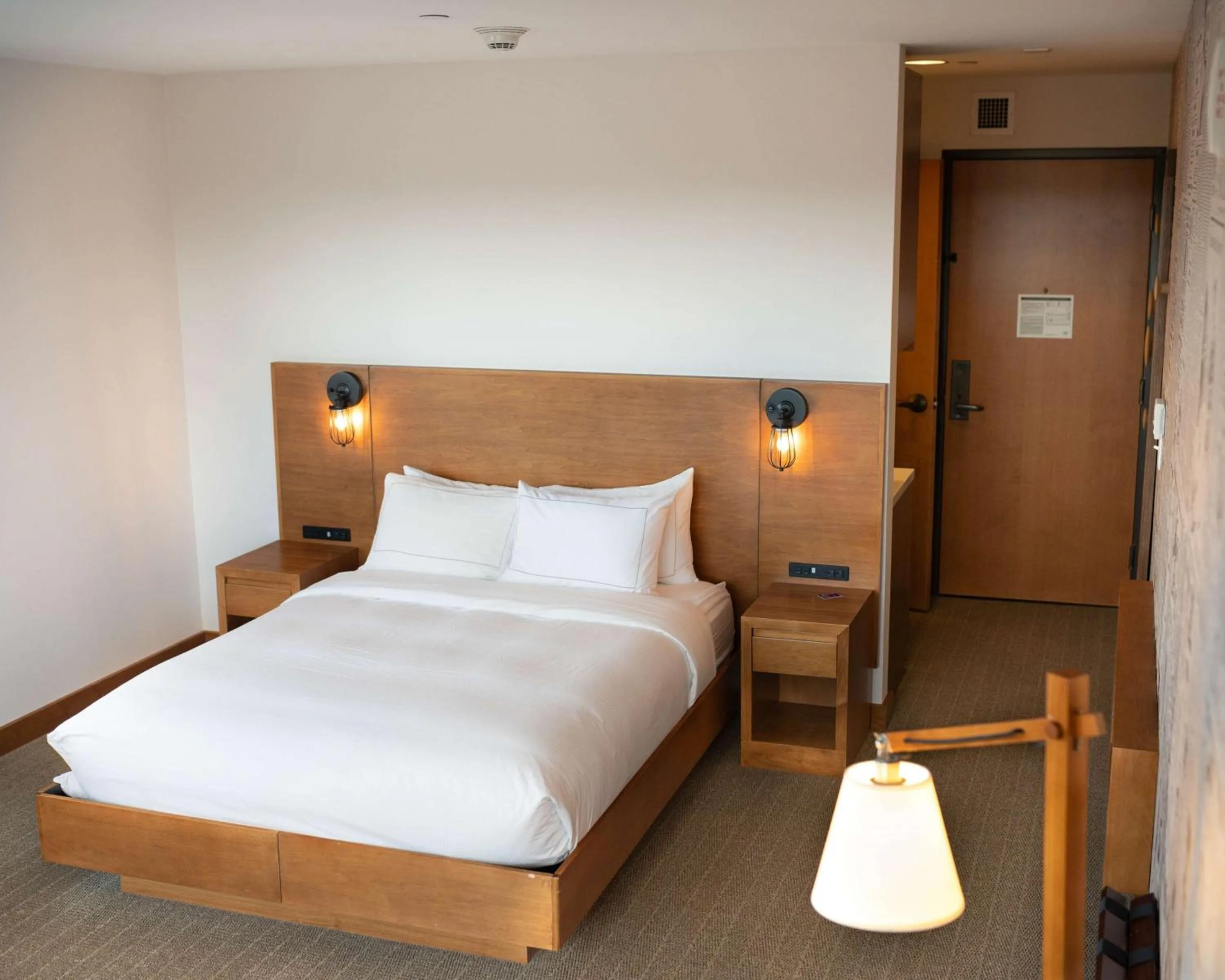 Bed in The Lismore Hotel Eau Claire - a DoubleTree by Hilton