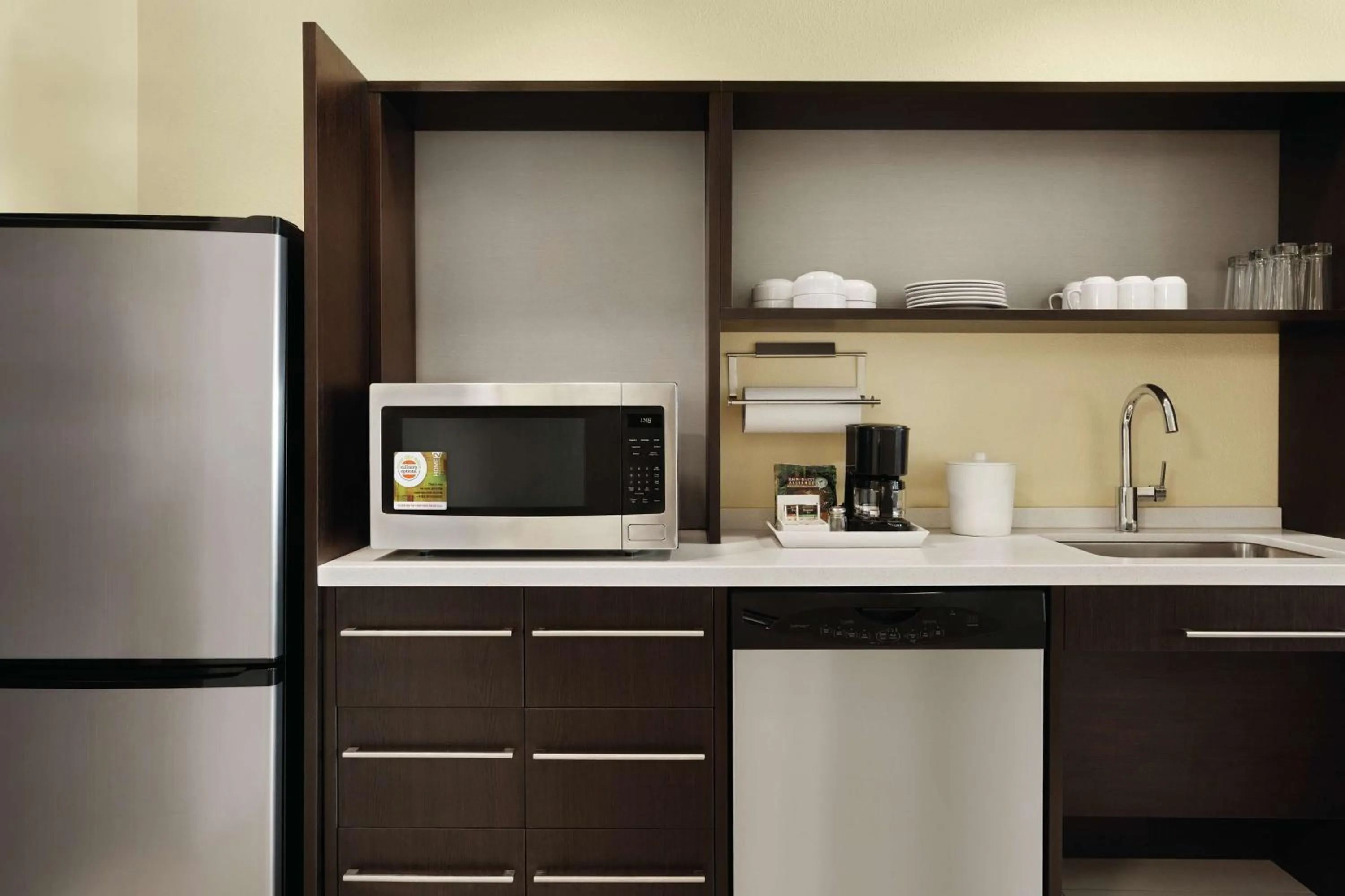 Kitchen or kitchenette in Home2 Suites by Hilton Cartersville