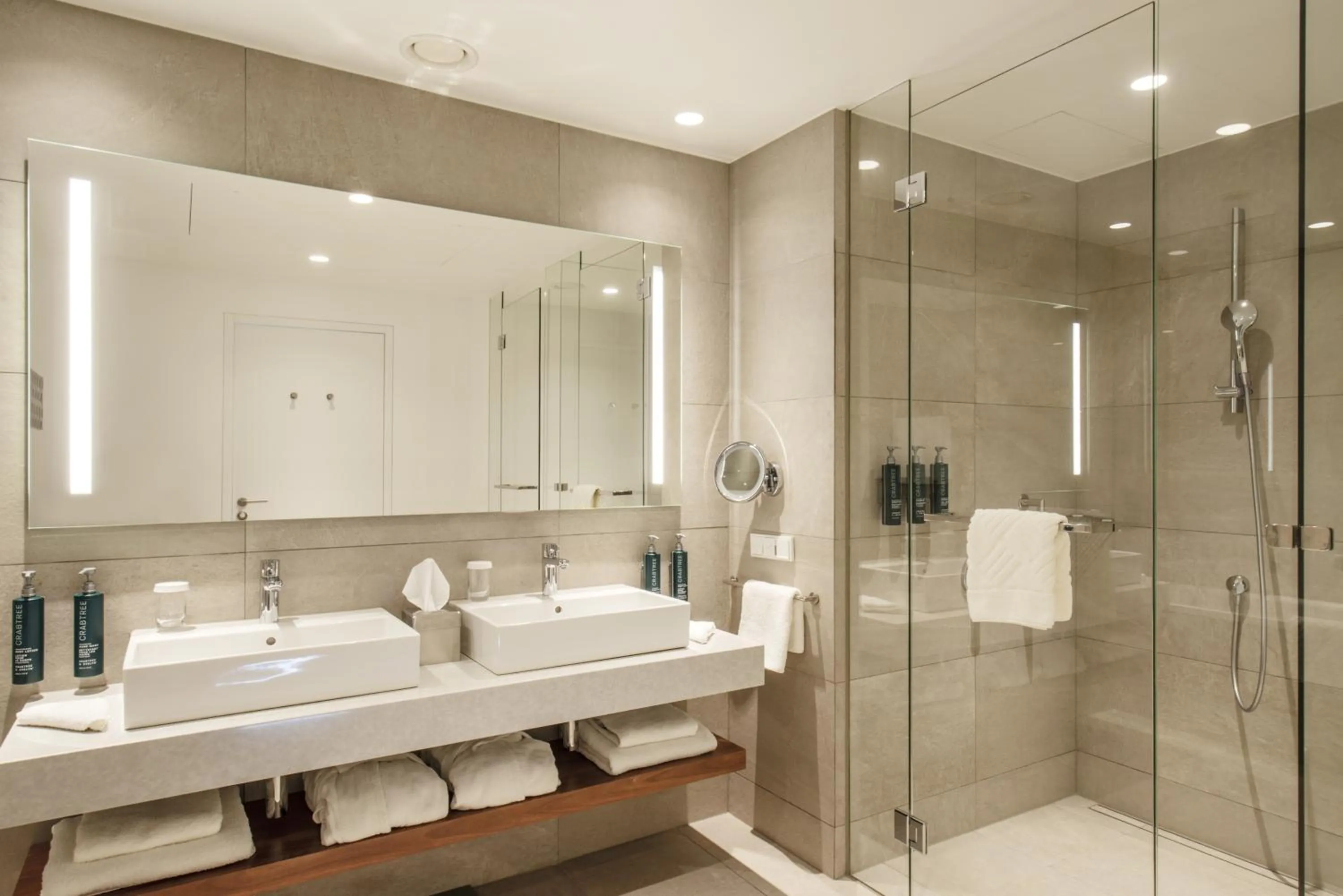 Bathroom in DoubleTree by Hilton Wroclaw