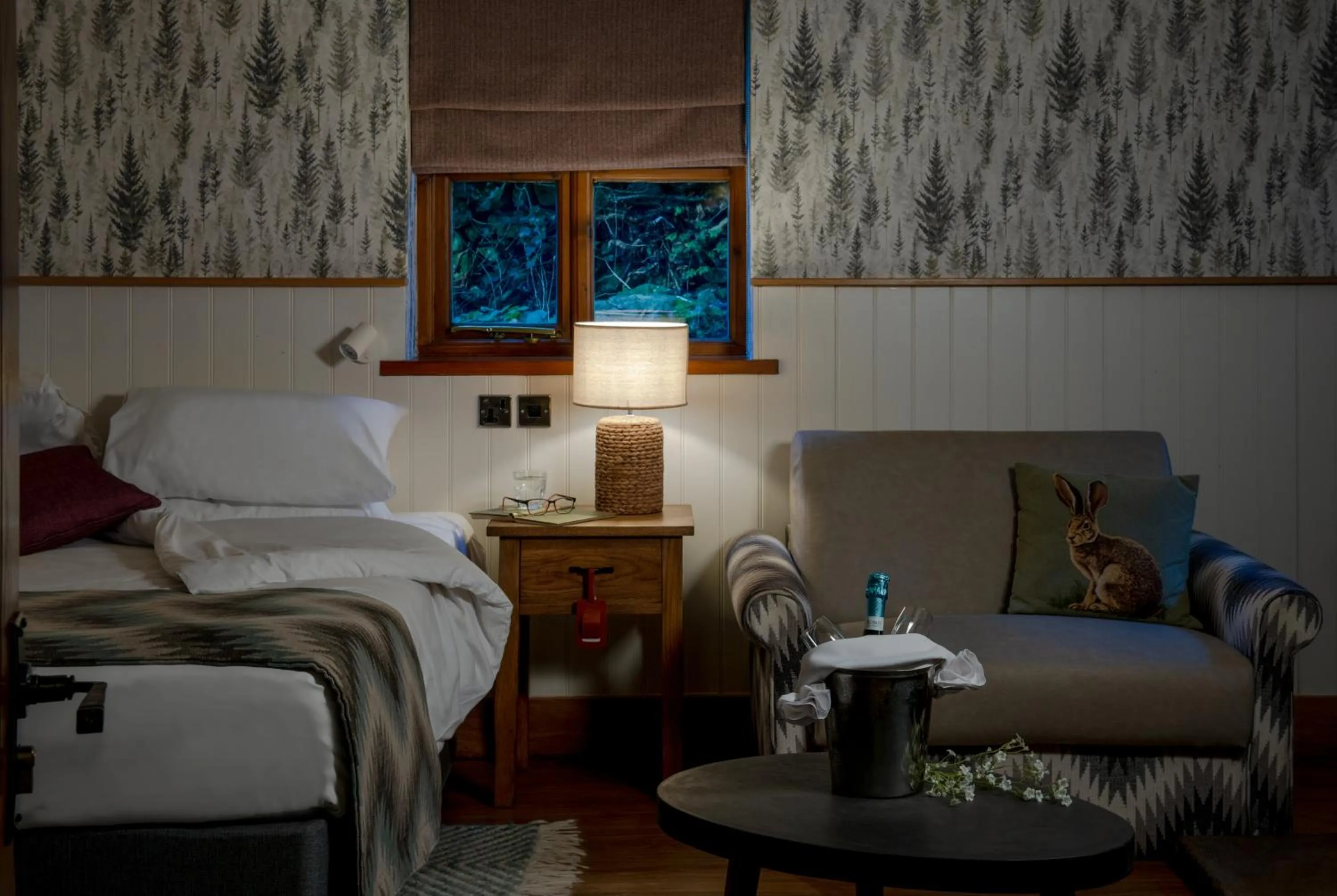 Seating area, Bed in The Lister Arms