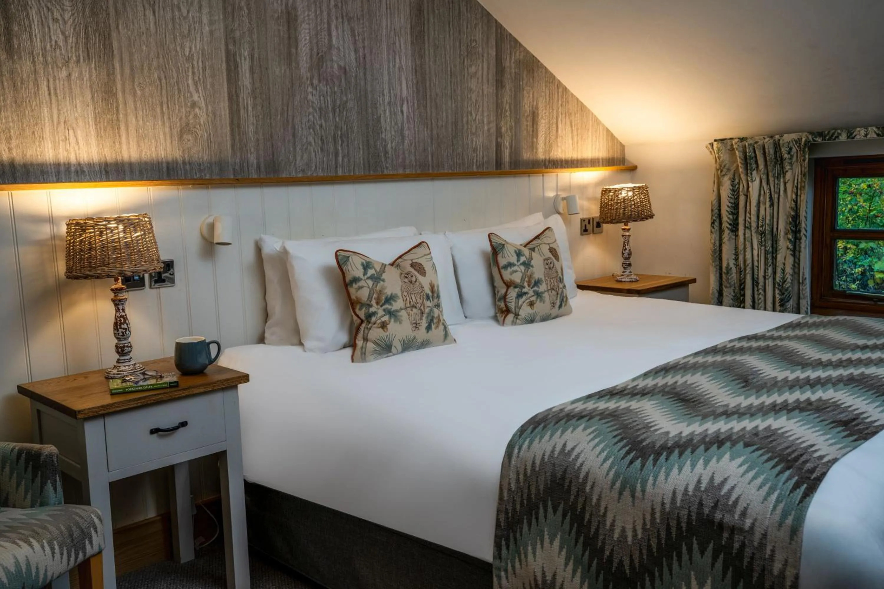 Bedroom, Bed in The Lister Arms