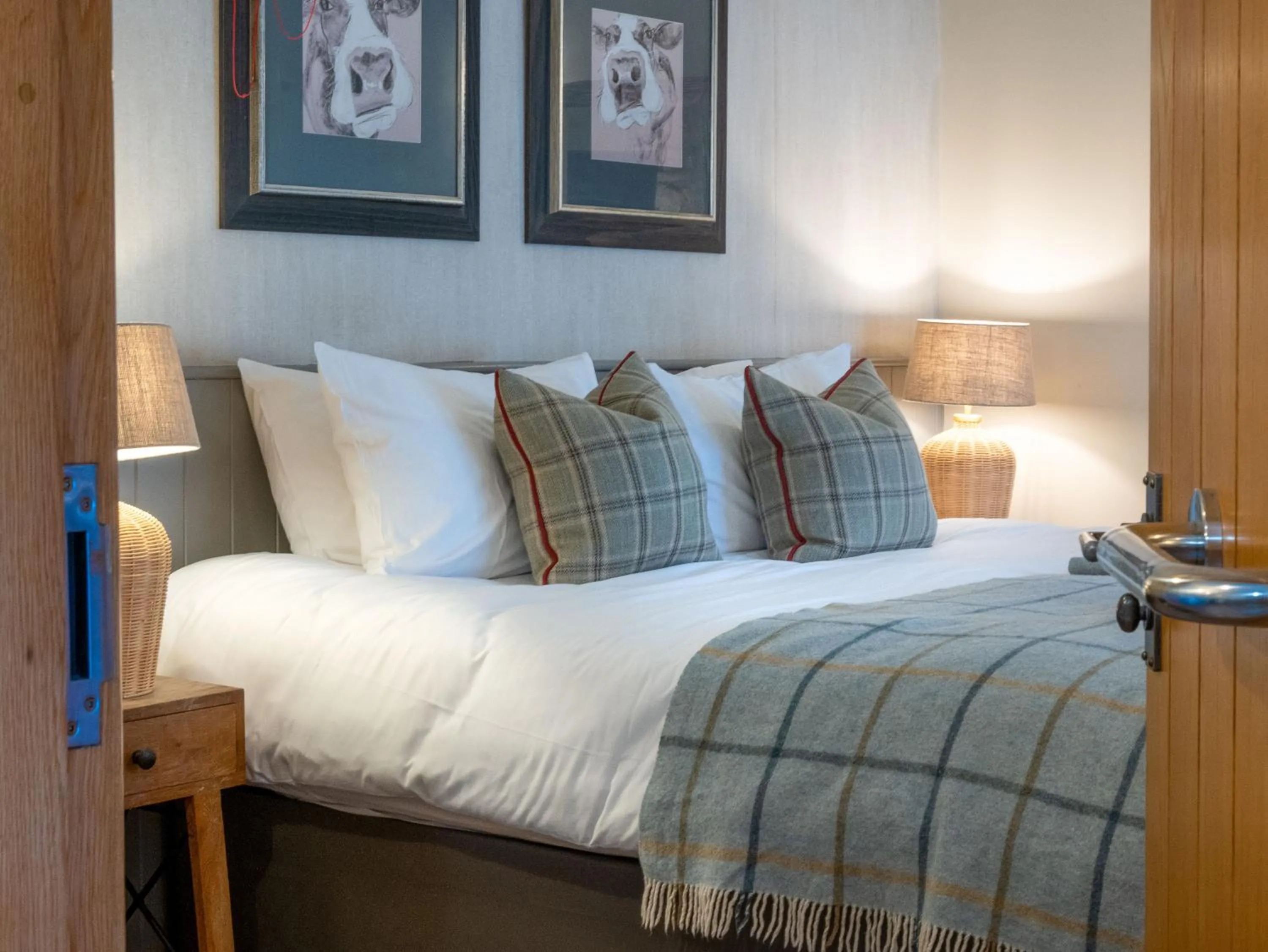 Bedroom, Bed in The Lister Arms