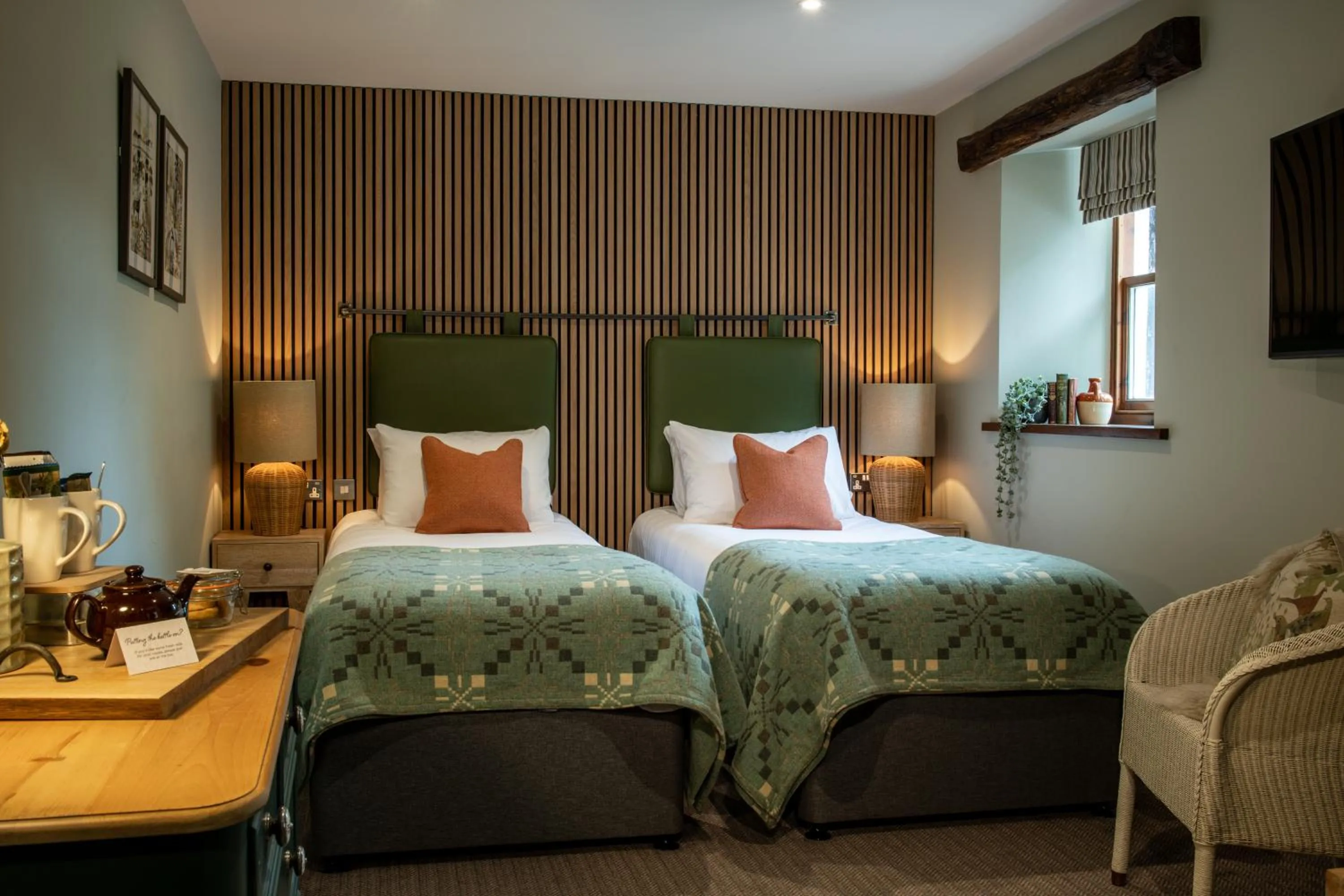 Photo of the whole room, Bed in The Lister Arms