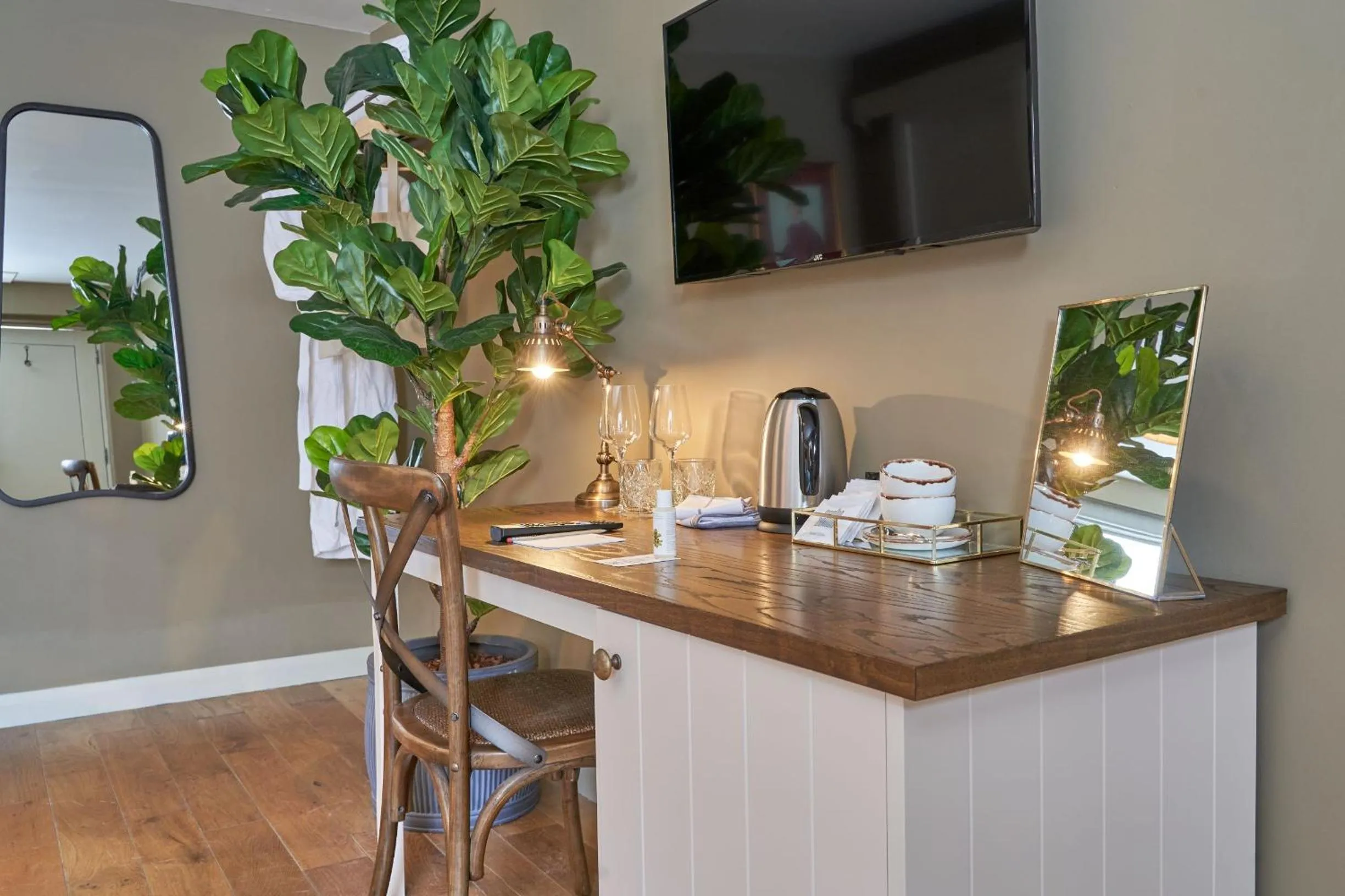 Coffee/tea facilities in The Langford Inn