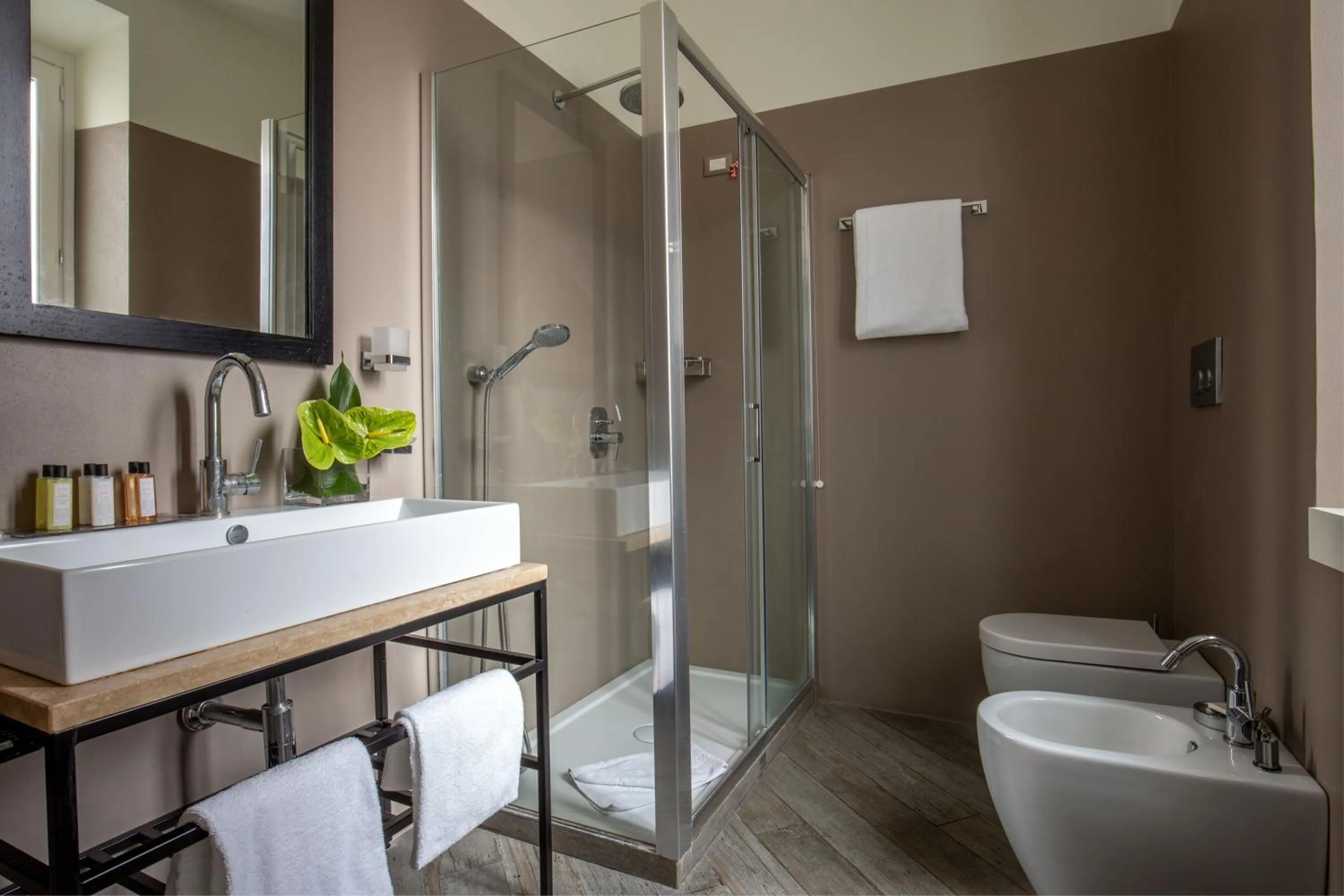 Shower in My Trevi Charming & Luxury Rooms