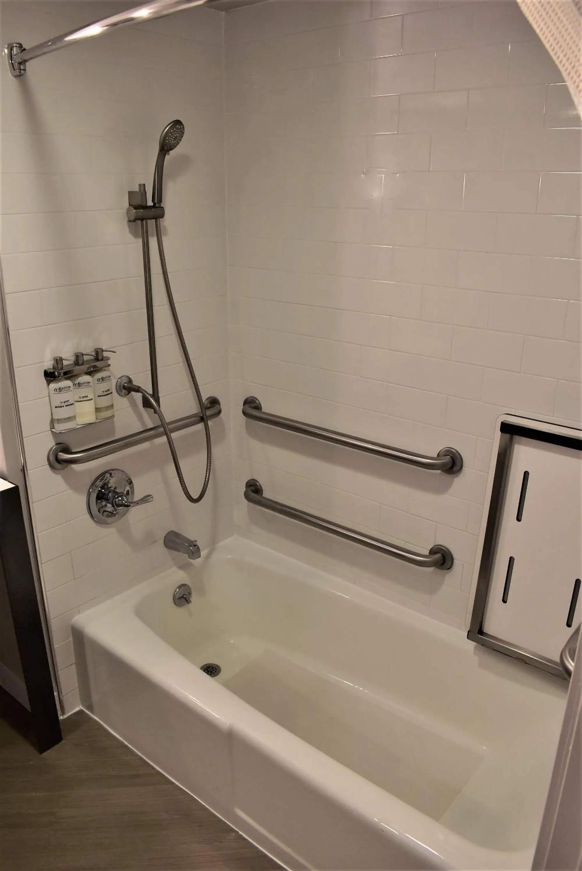 Bath in Chaminade Resort & Spa