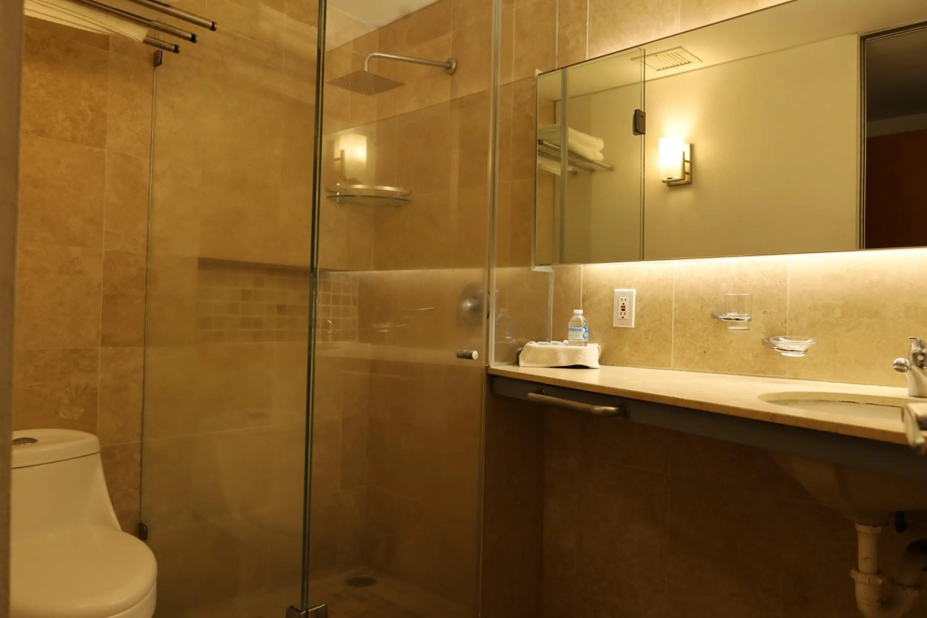 Bathroom in Aristos Express CDMX