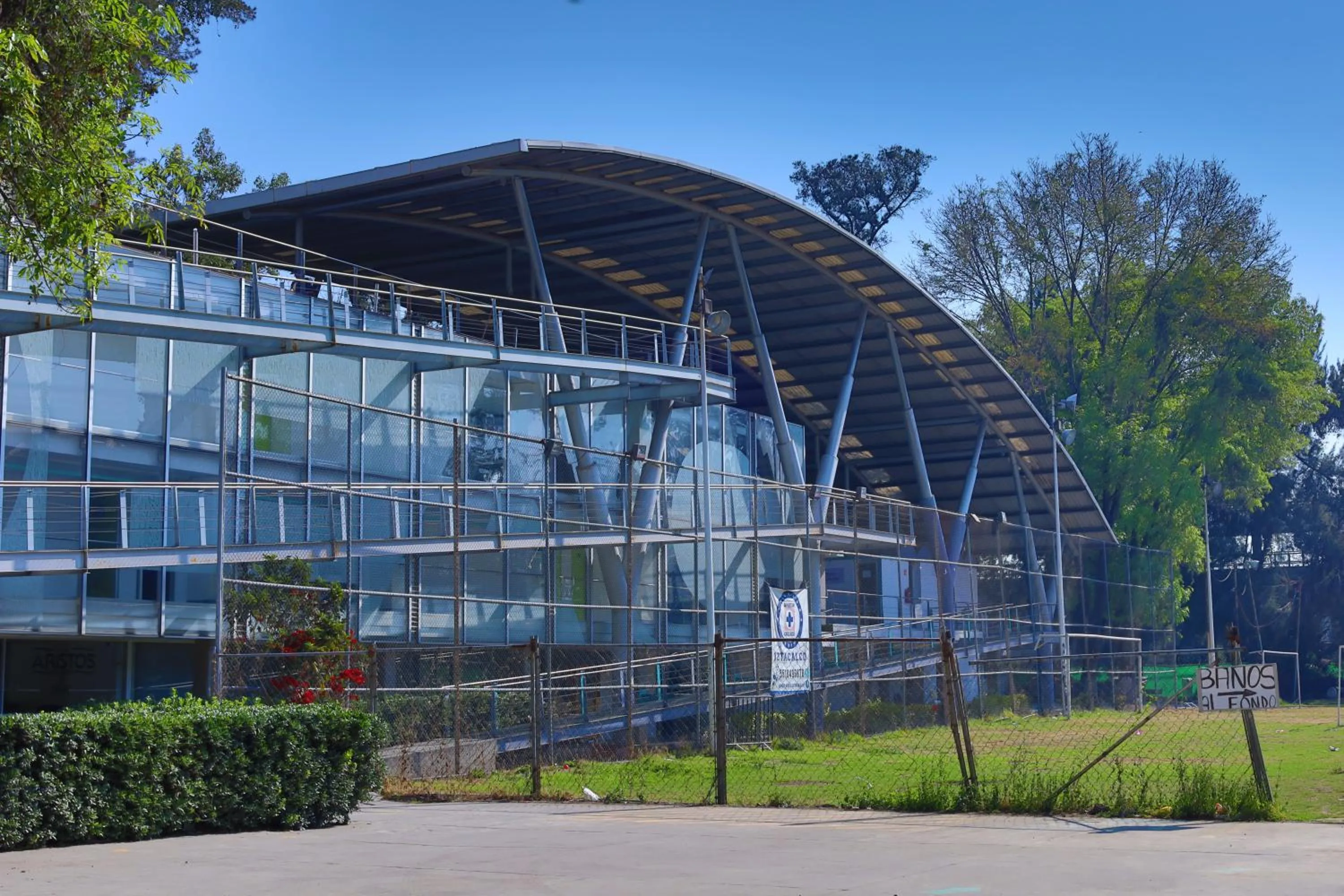 Facade/entrance in Aristos Express CDMX