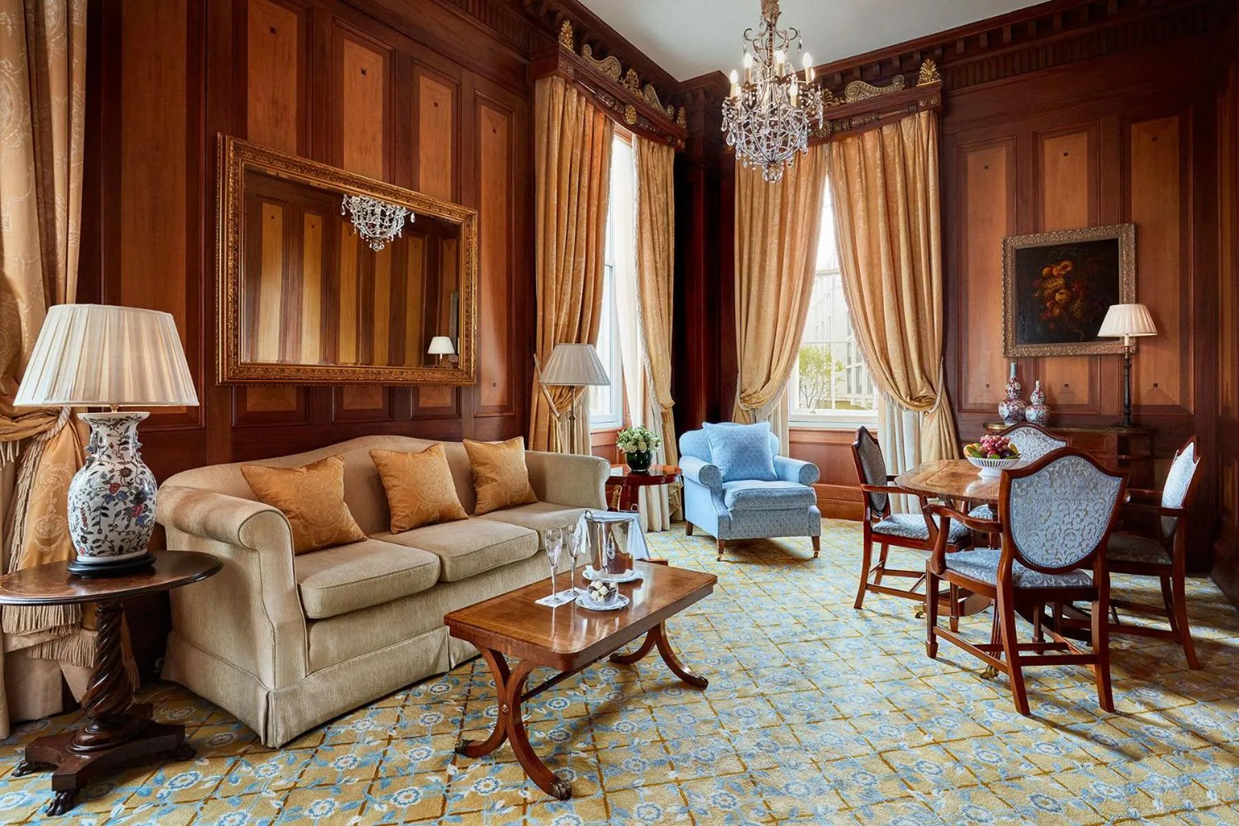 Living room in The Lanesborough, Oetker Hotels