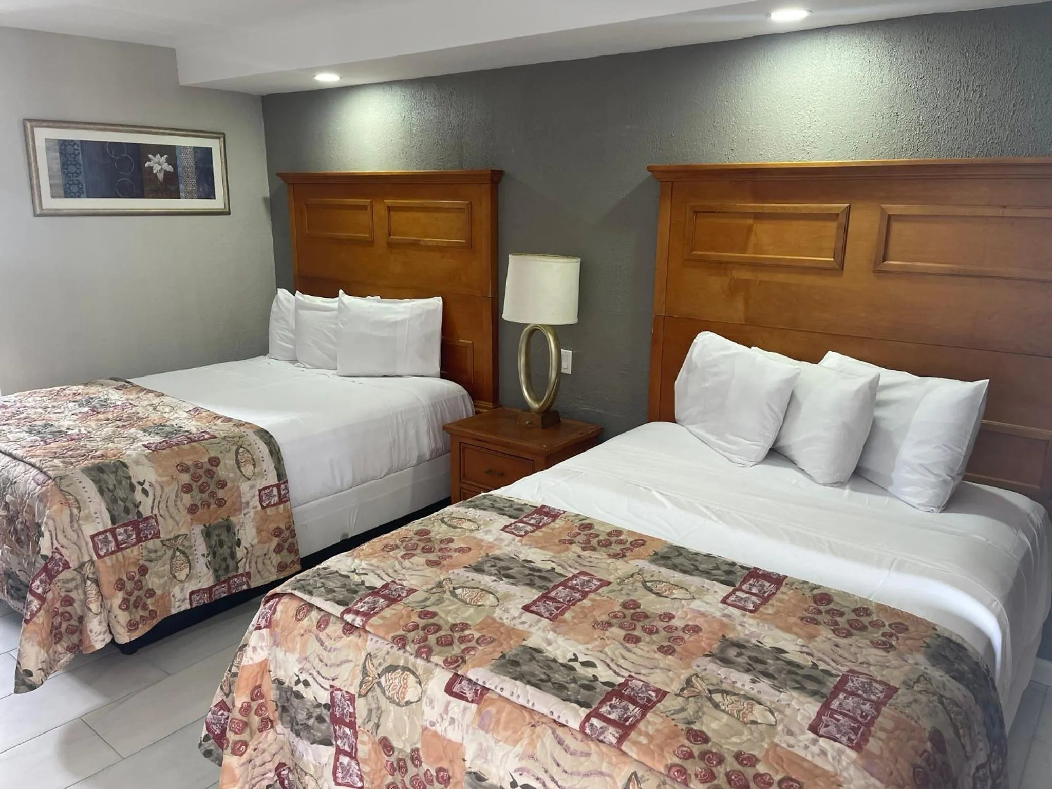 Bedroom, Bed in Paradise Inn