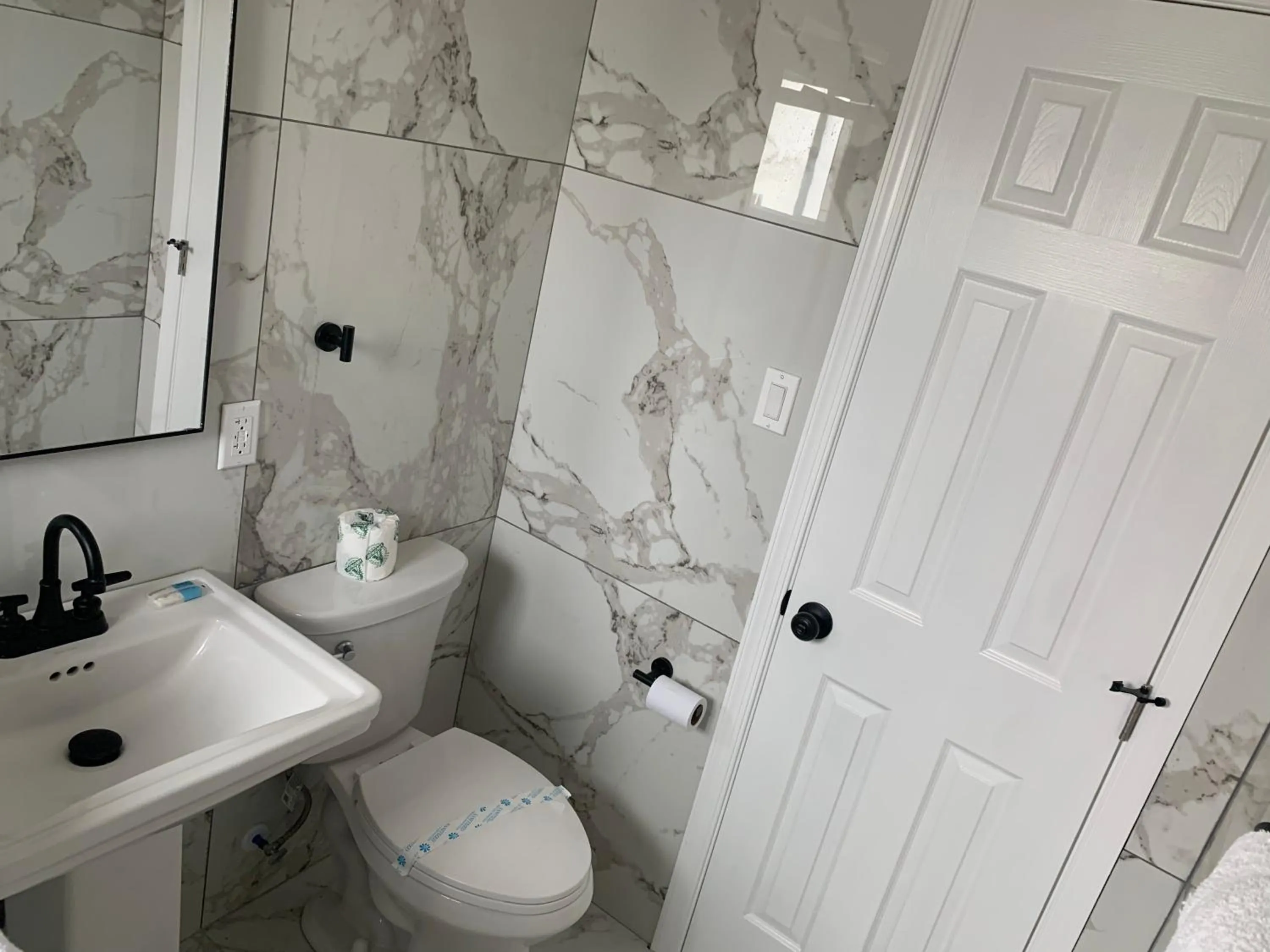 Bathroom in Paradise Inn