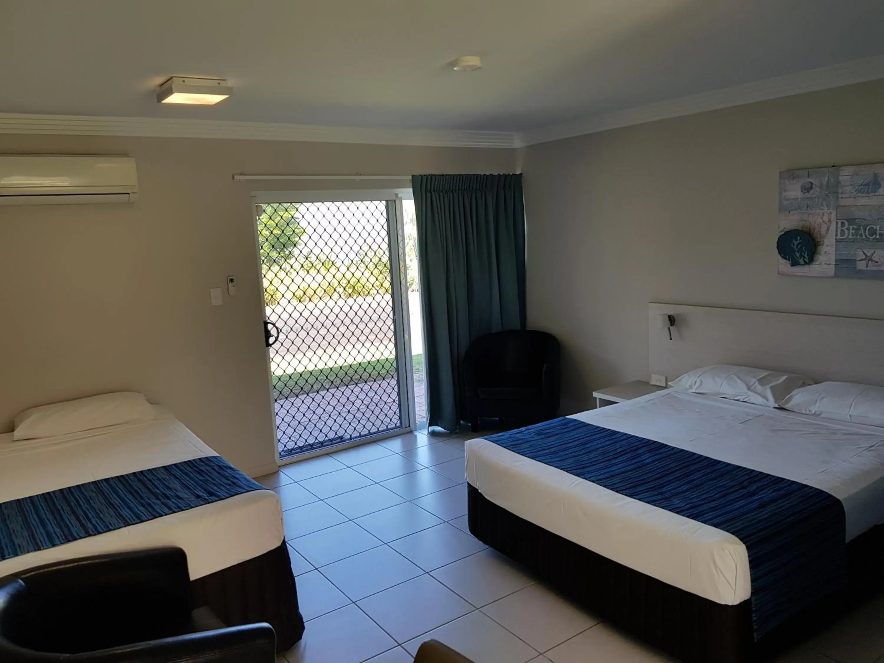 Superior Double or Twin Room with Ocean View in Cardwell Beachcomber Motel & Tourist Park Superior Double or Twin Room with Ocean View in Cardwell Beachcomber Motel & Tourist Park