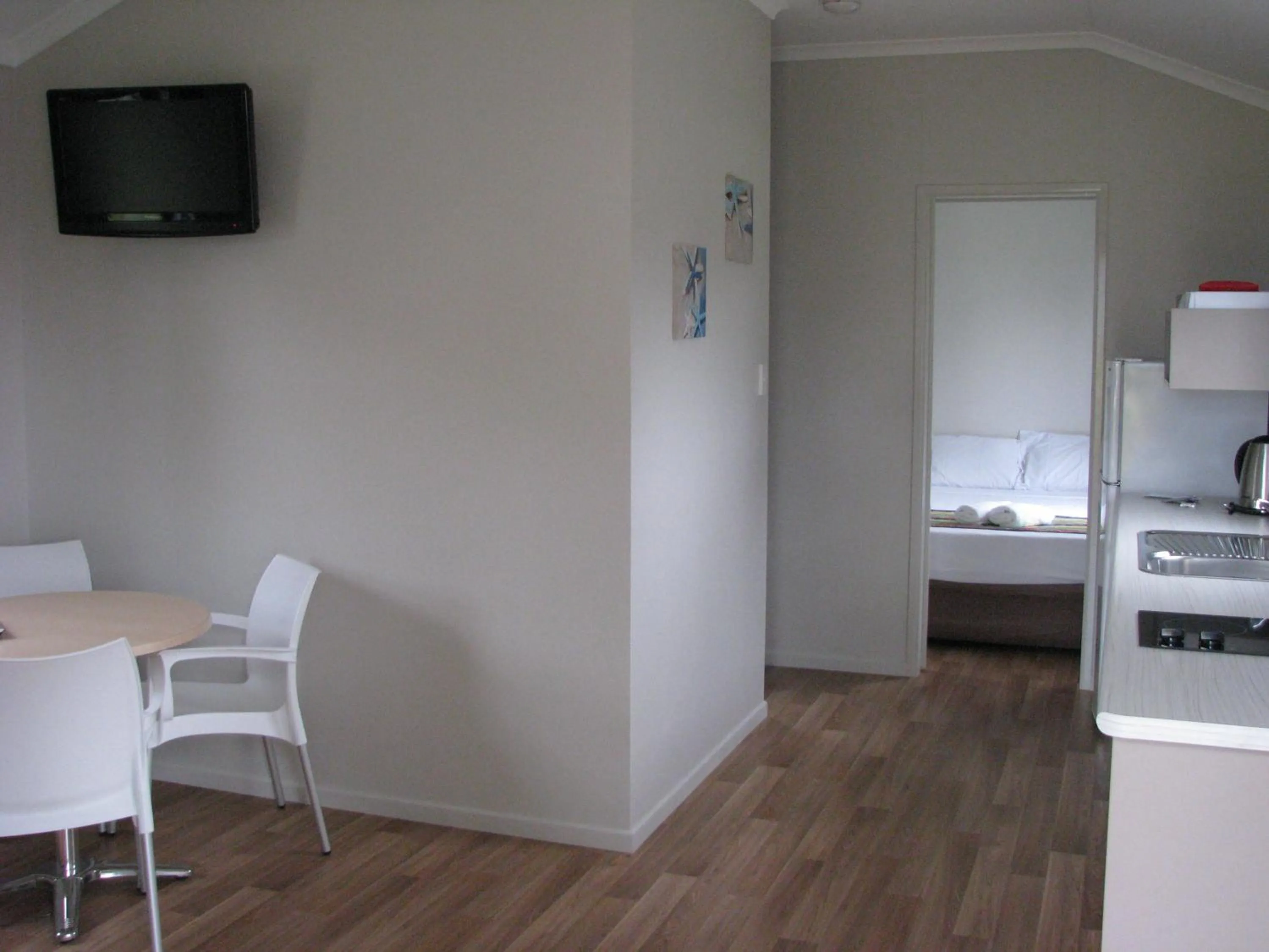 Kitchen or kitchenette in Cardwell Beachcomber Motel & Tourist Park