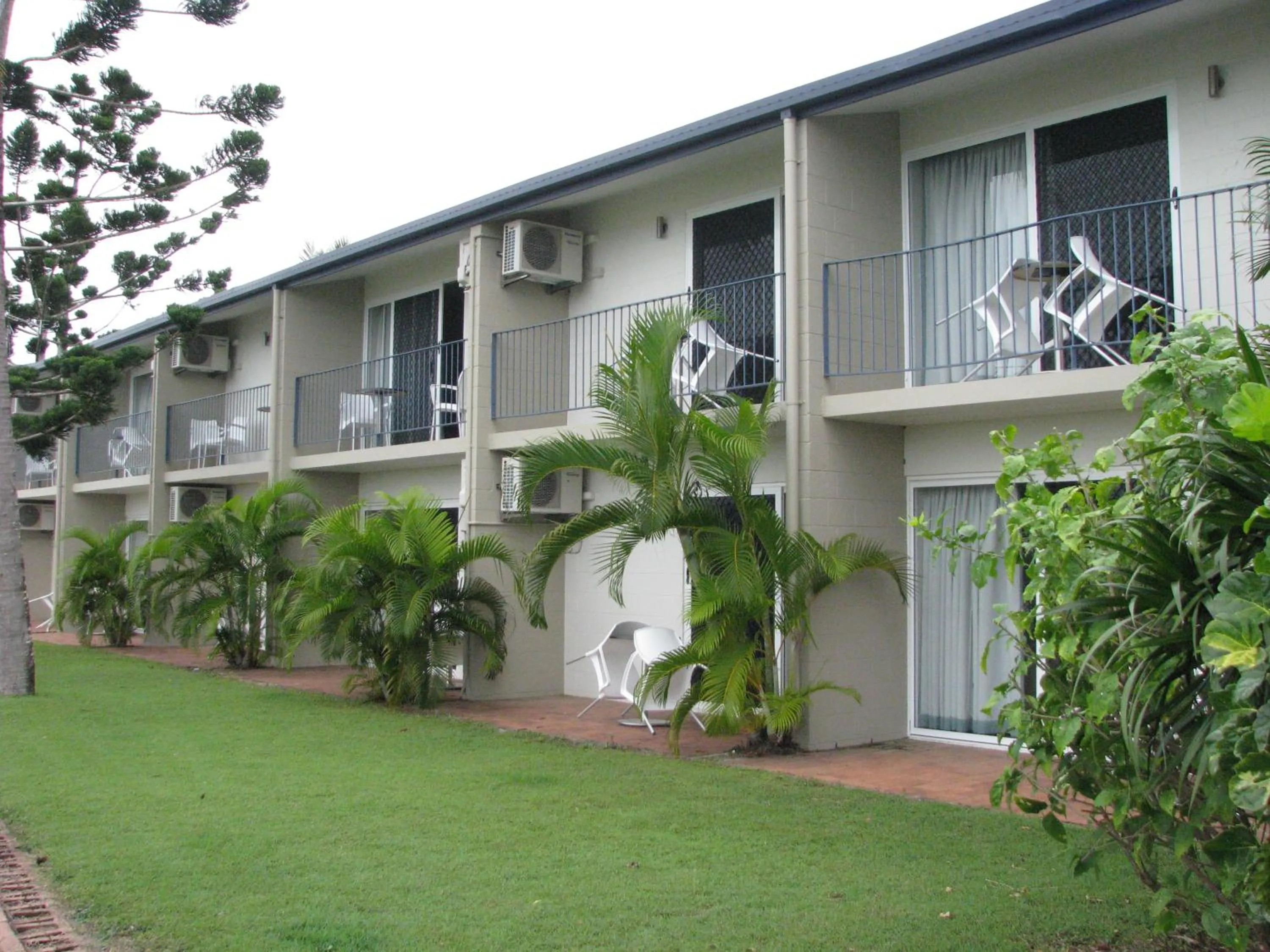 Property building in Cardwell Beachcomber Motel & Tourist Park