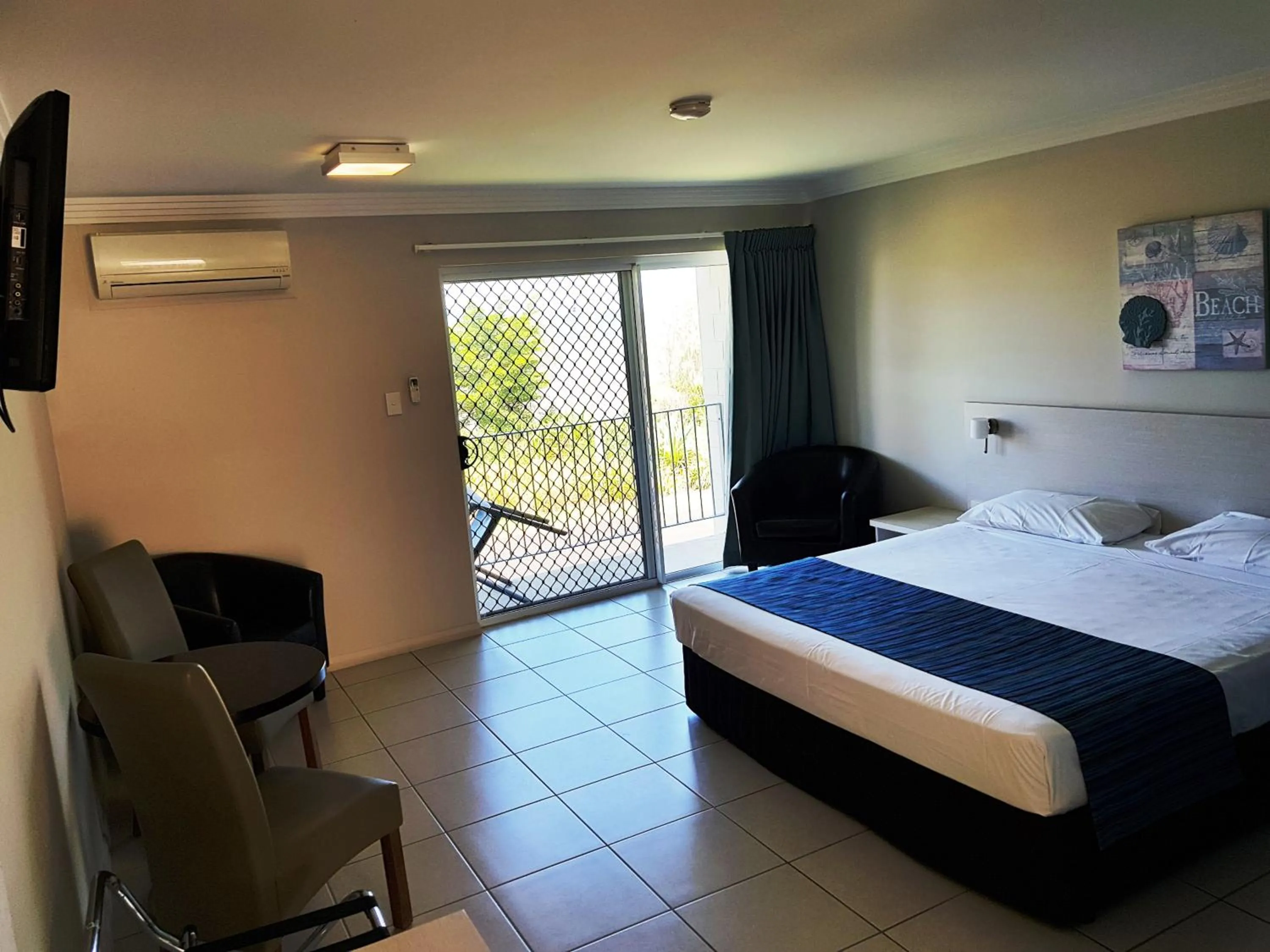 Bed in Cardwell Beachcomber Motel & Tourist Park
