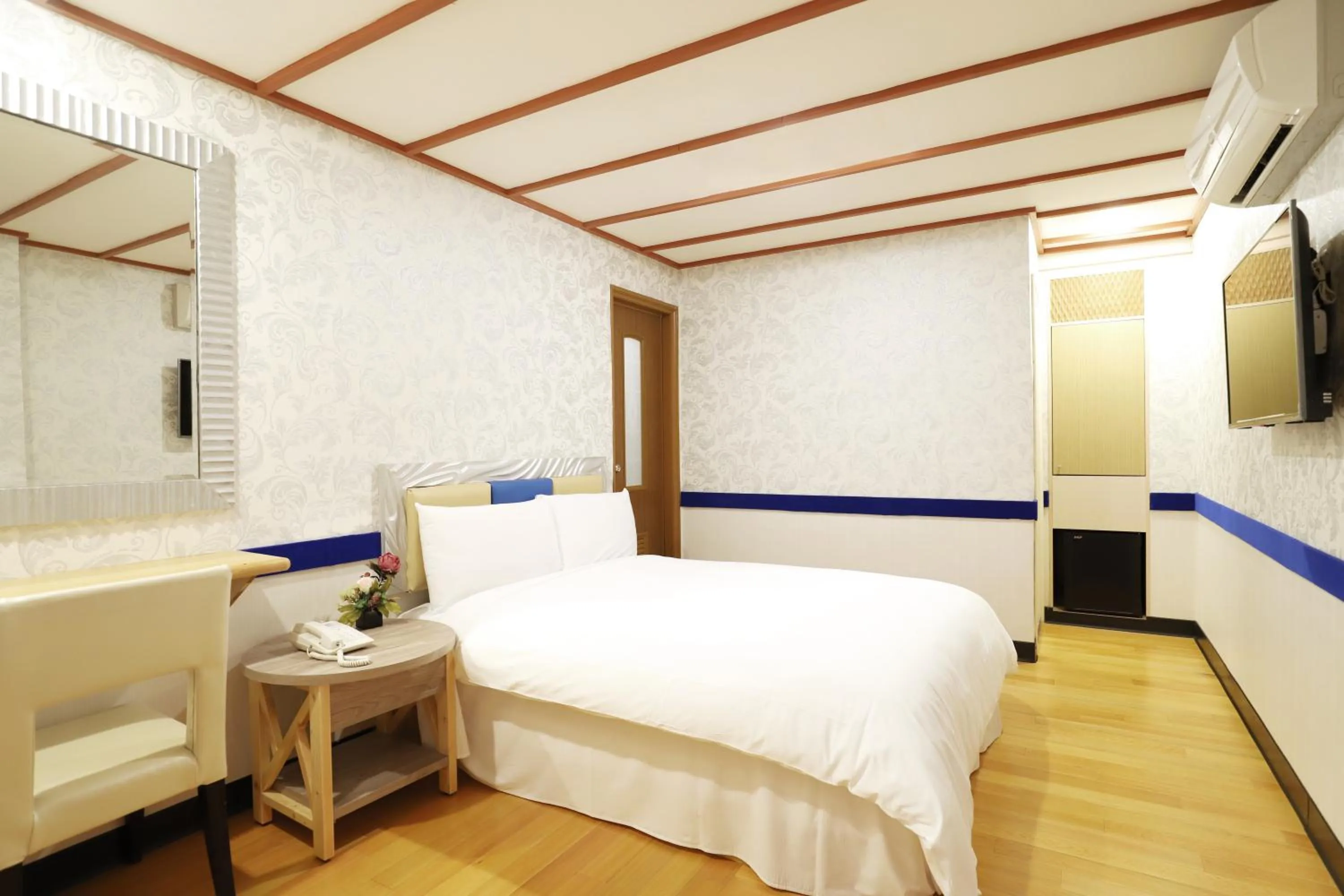 Bed in Gorgeous Hot Spring Resort