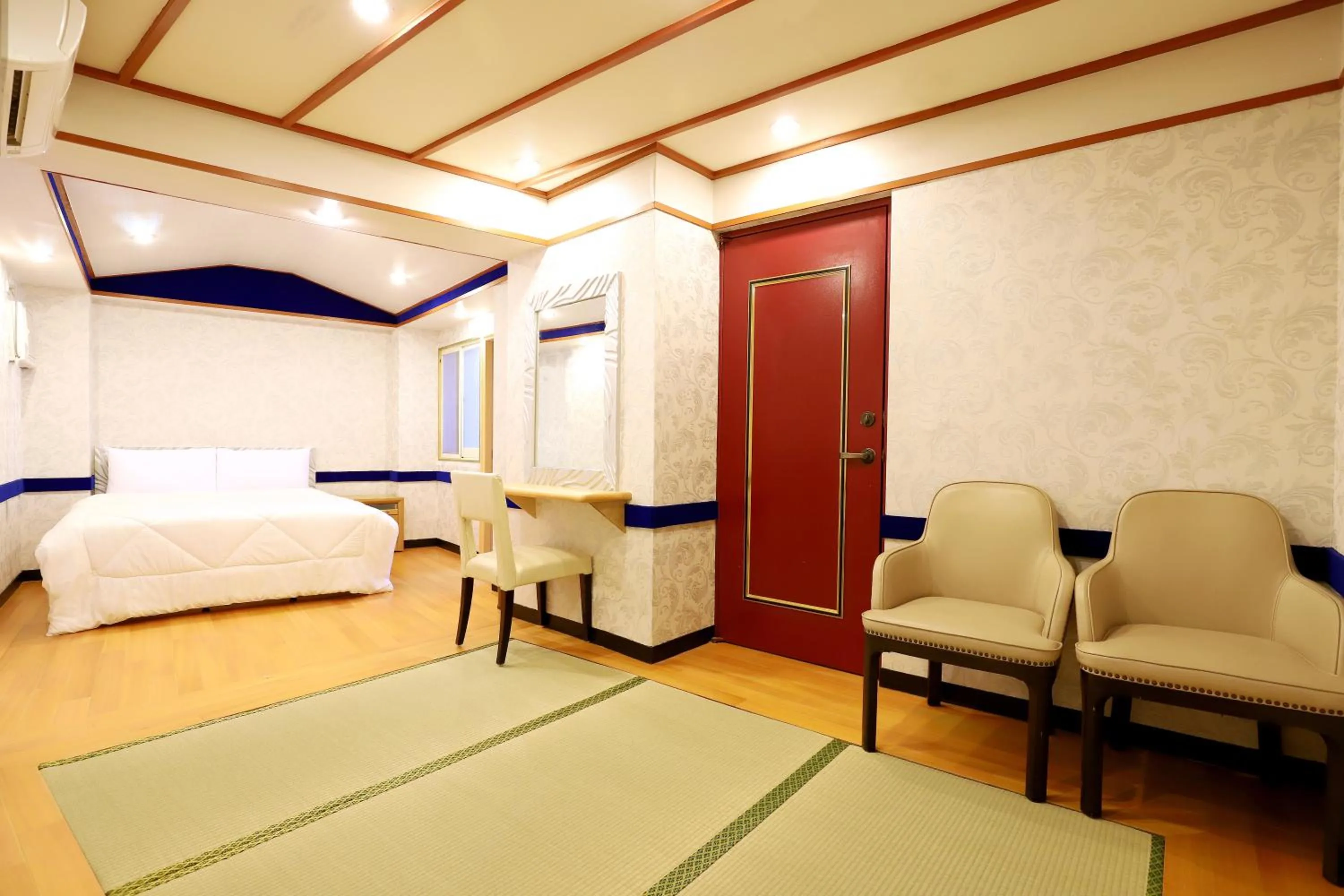 Bed in Gorgeous Hot Spring Resort