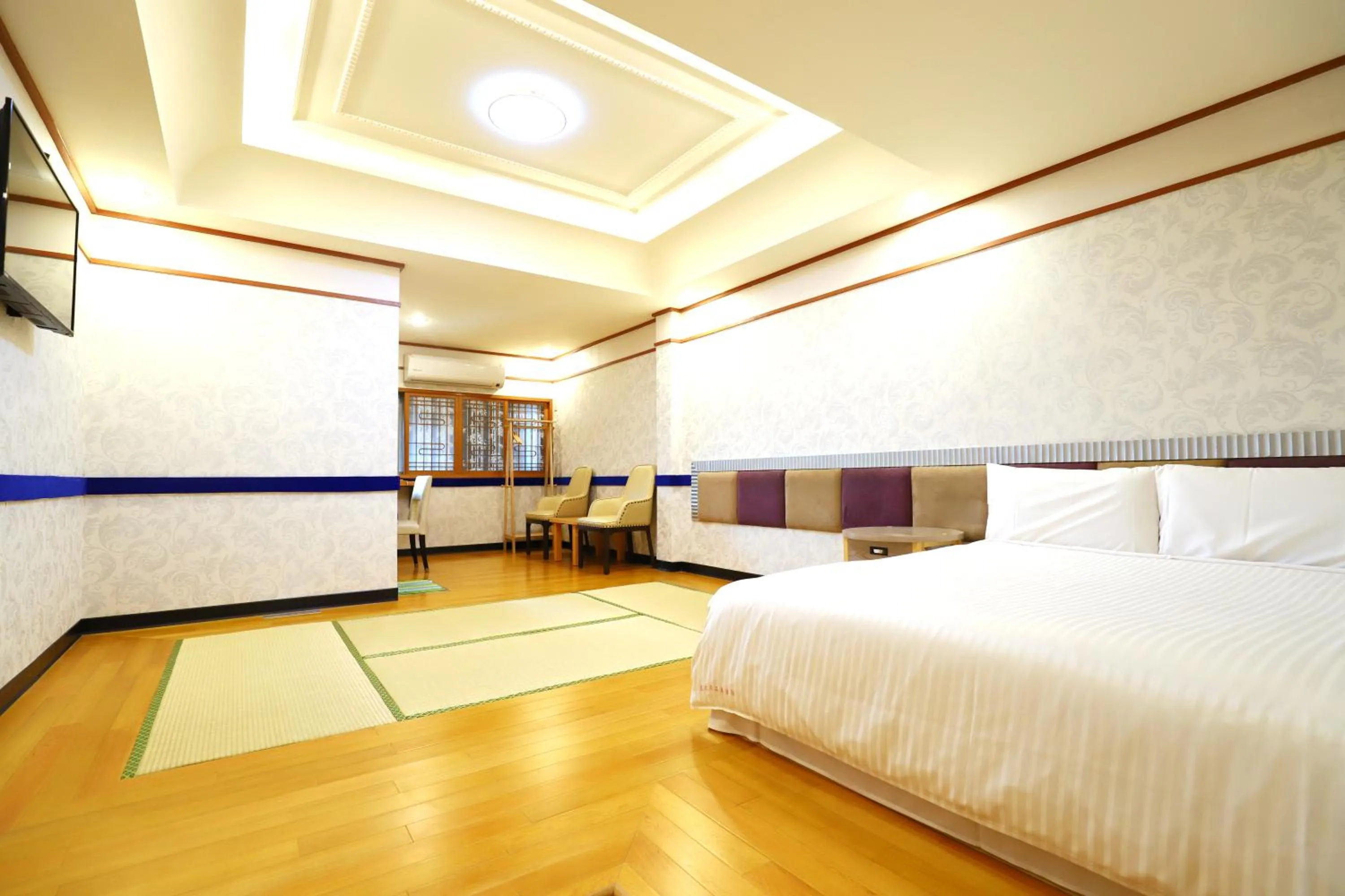 Bed in Gorgeous Hot Spring Resort