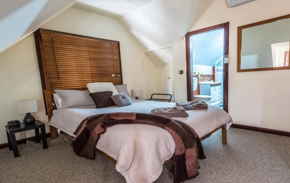Bathroom, Bed in Gold Mine Guest House and Cafe