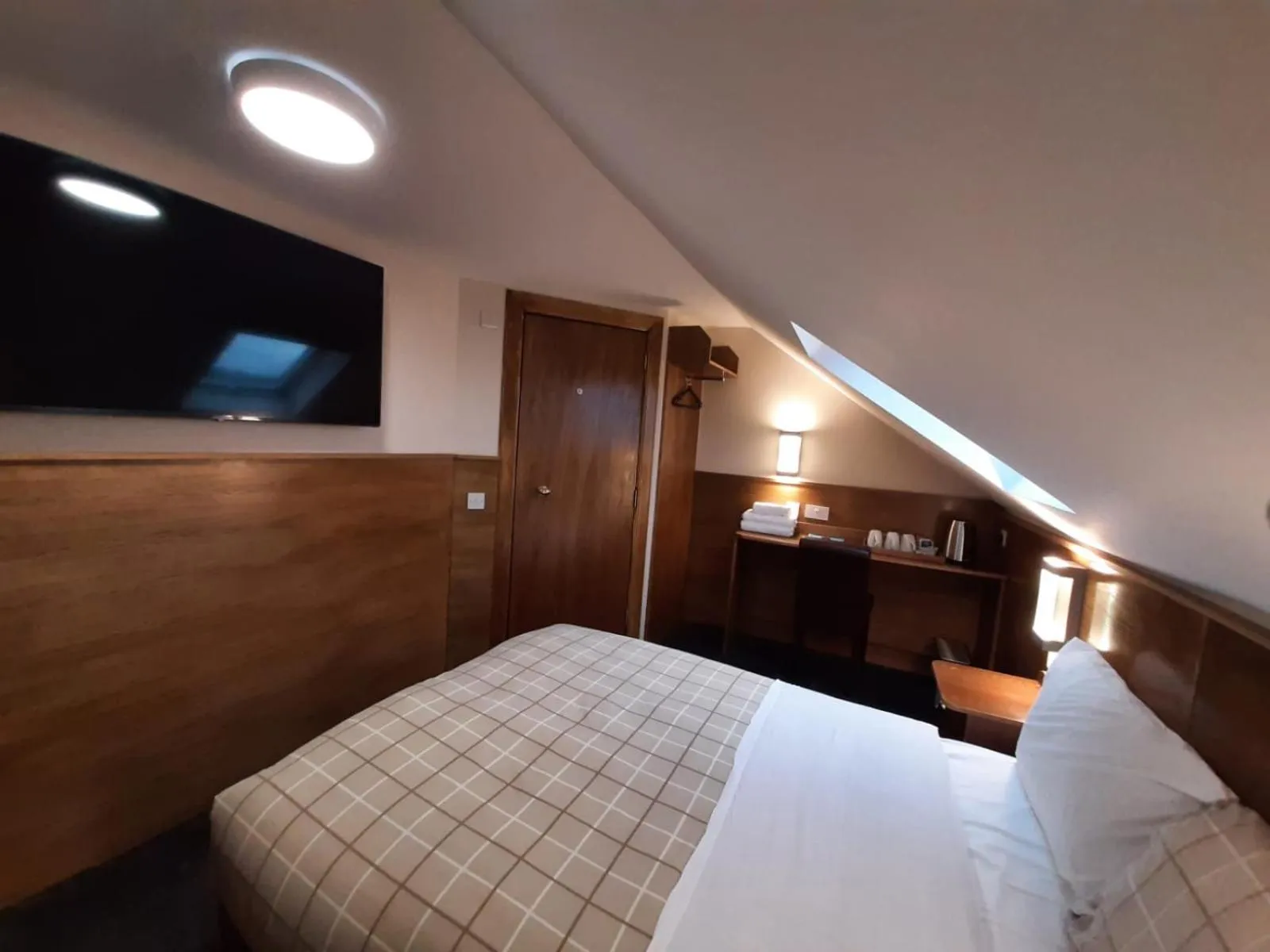 Bed in Adelphi Hotel