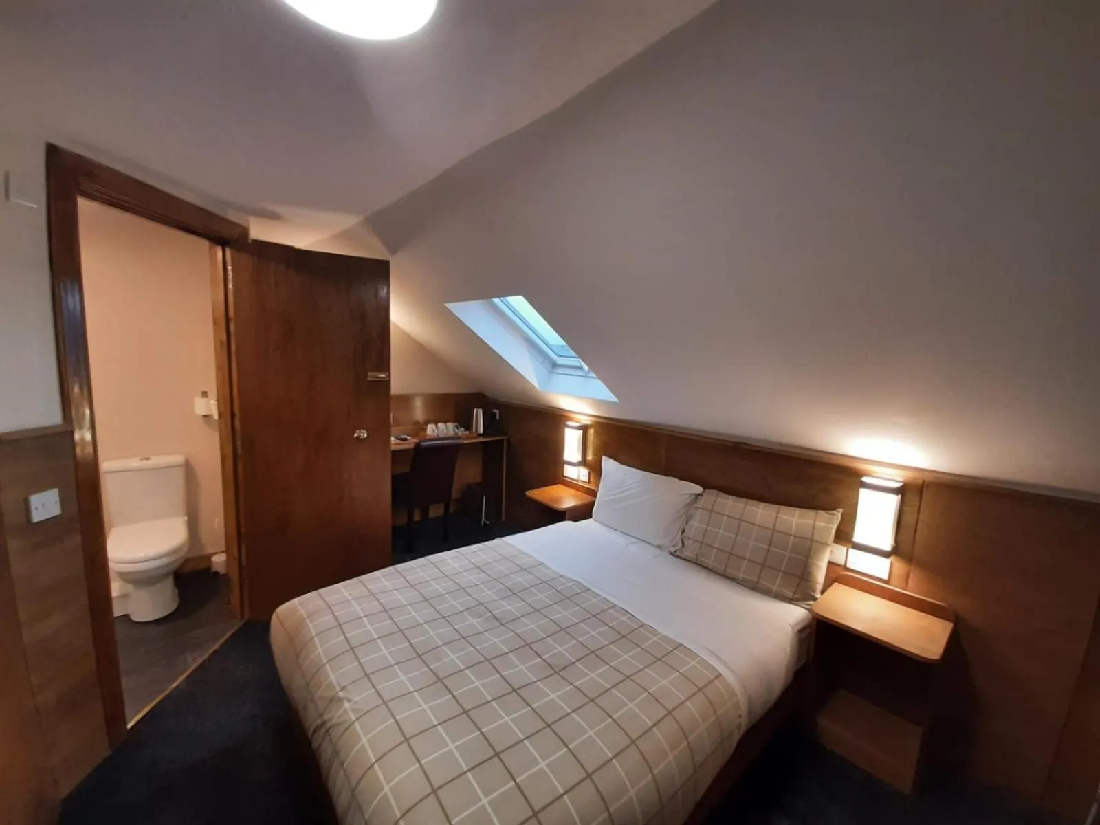 Bed in Adelphi Hotel