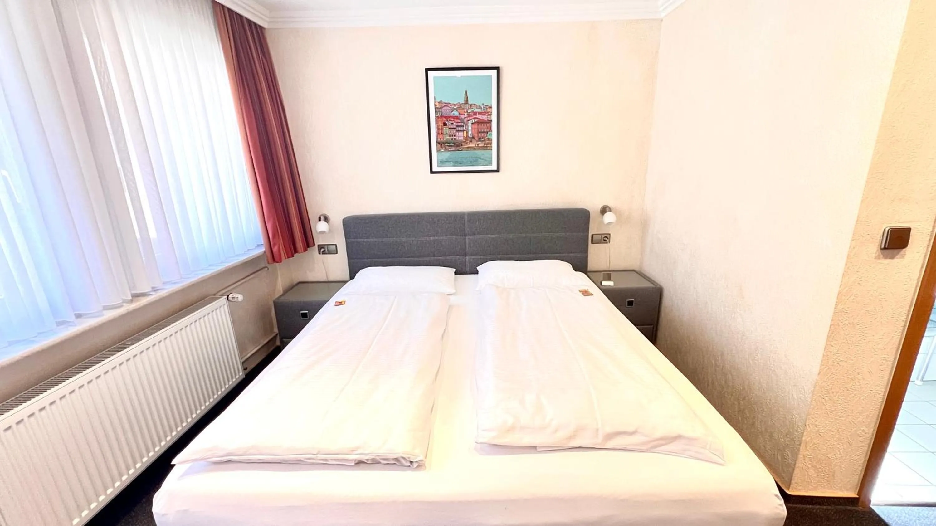 Bedroom, Bed in Hotel zur Loreley - Garni