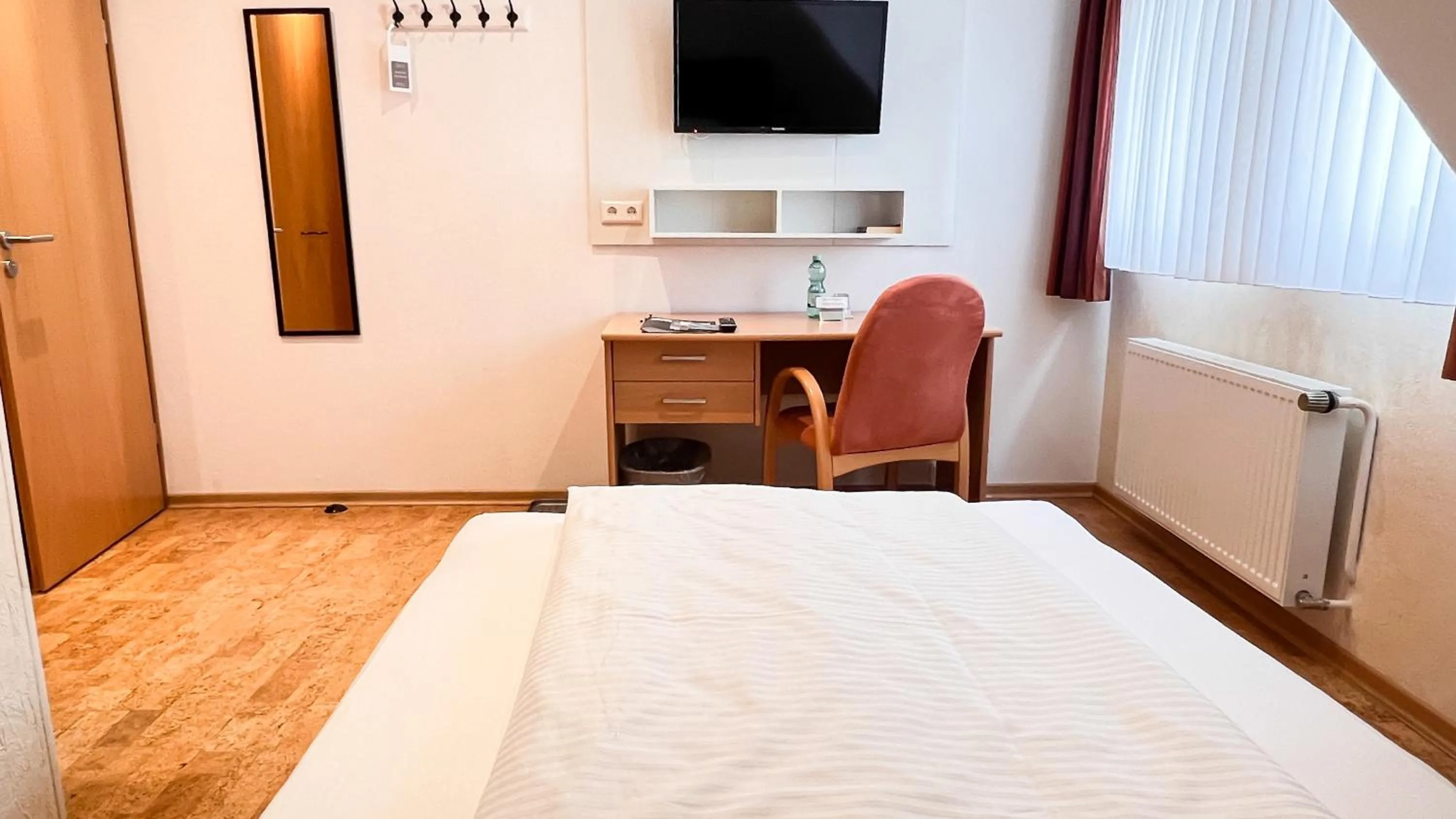 Bedroom, Bed in Hotel zur Loreley - Garni