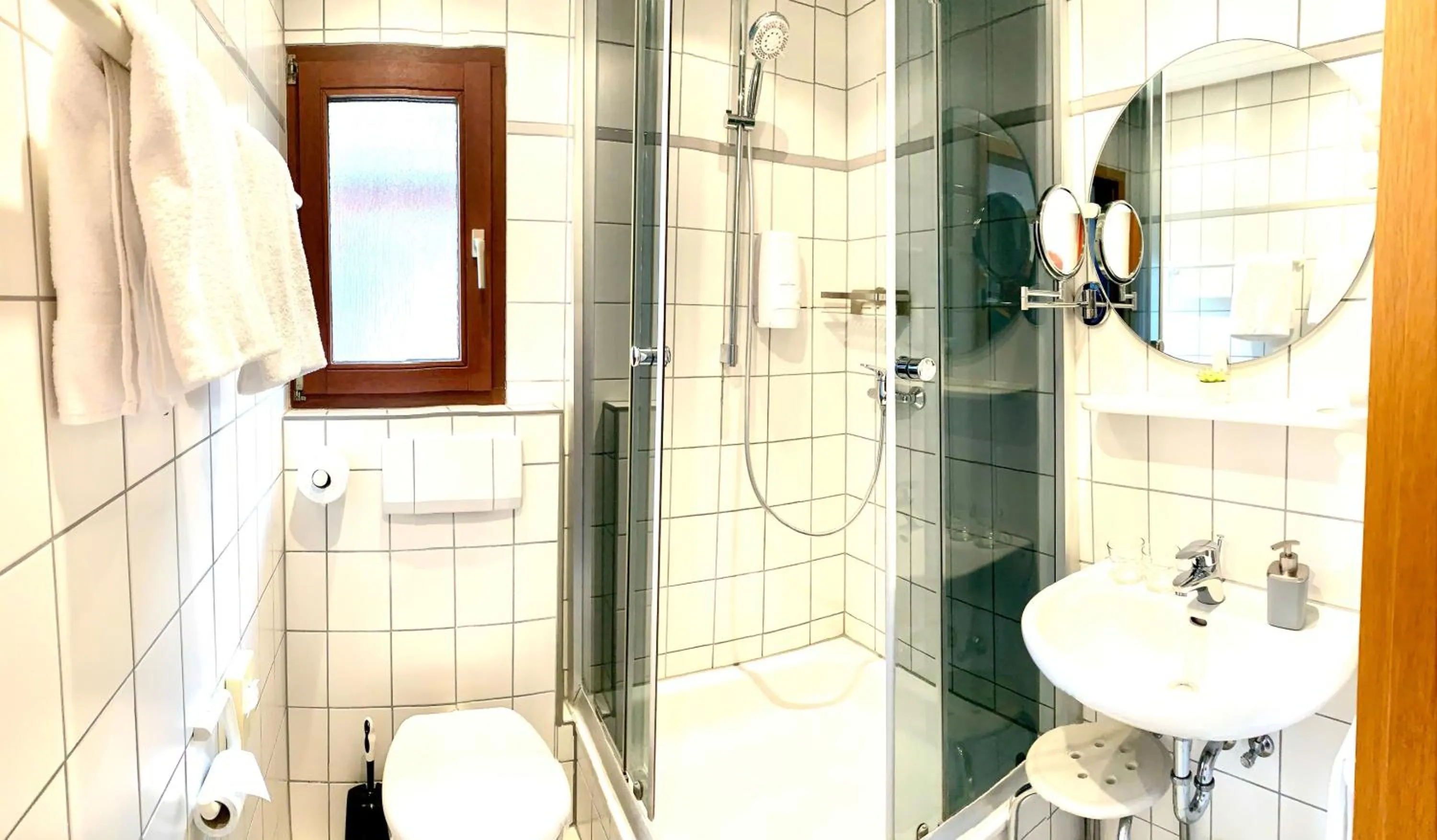 Bathroom in Hotel zur Loreley - Garni