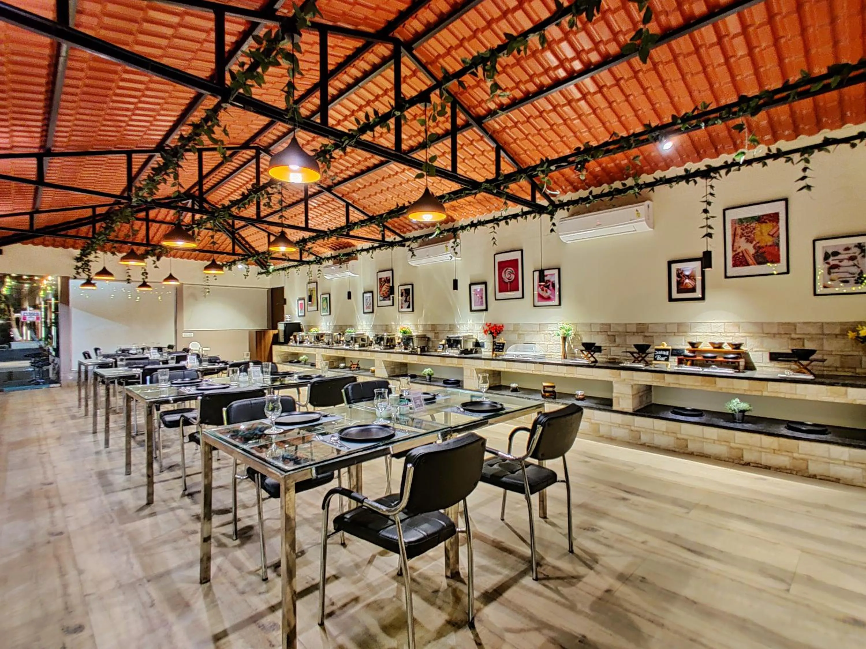 Restaurant/places to eat in Pushp Vatika Resort & Lawns