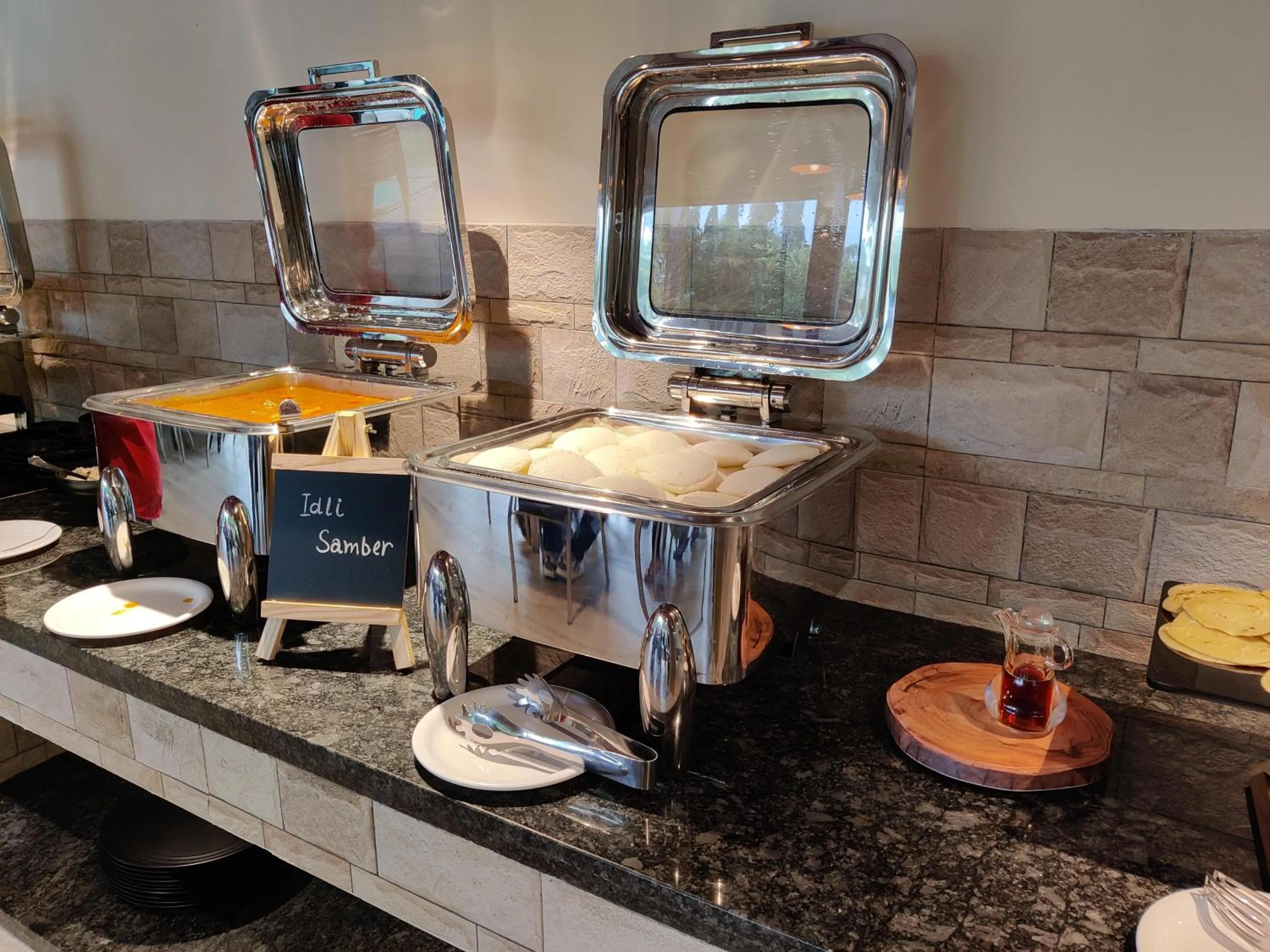 Restaurant/places to eat in Pushp Vatika Resort & Lawns