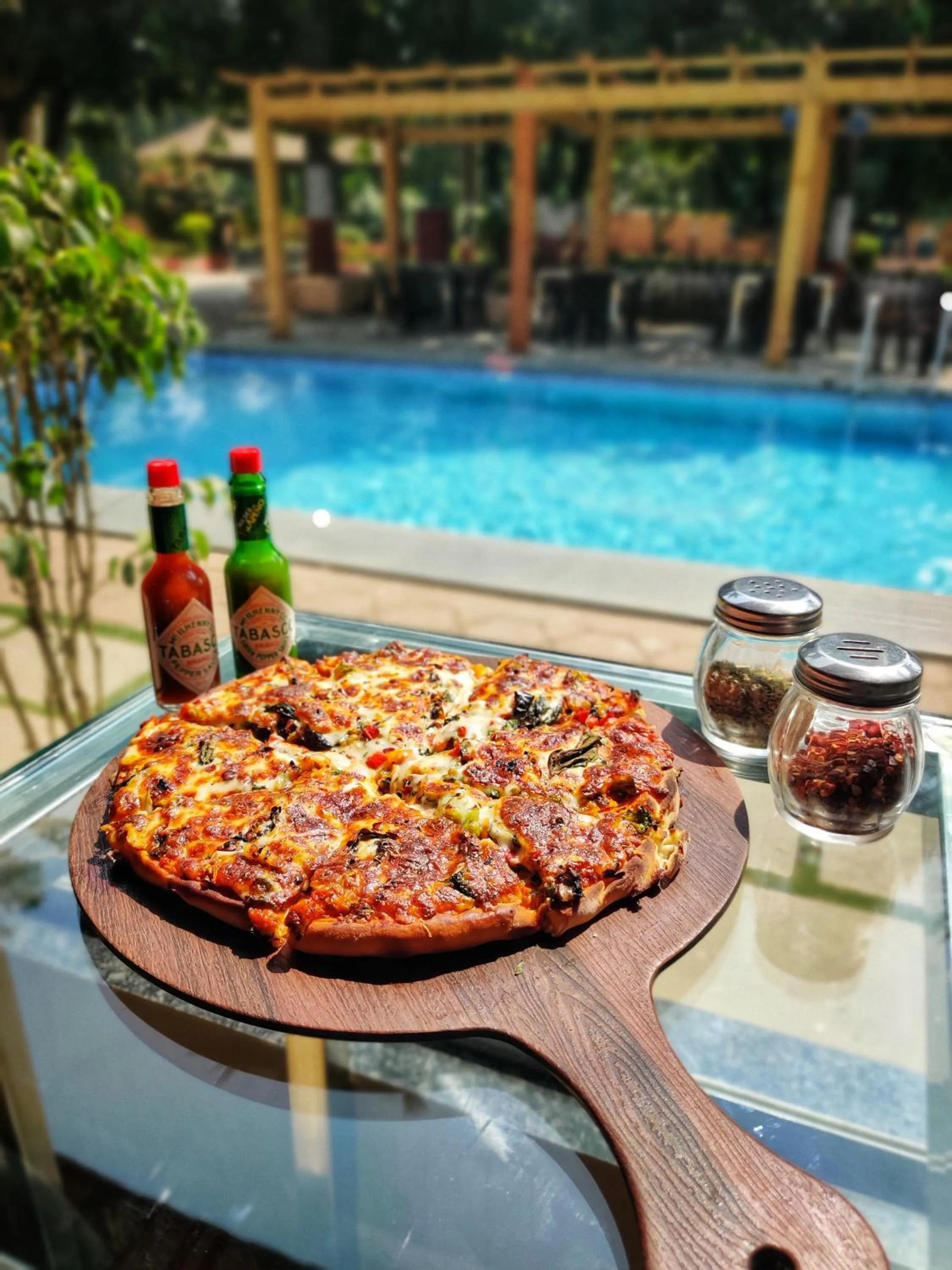 Restaurant/places to eat in Pushp Vatika Resort & Lawns