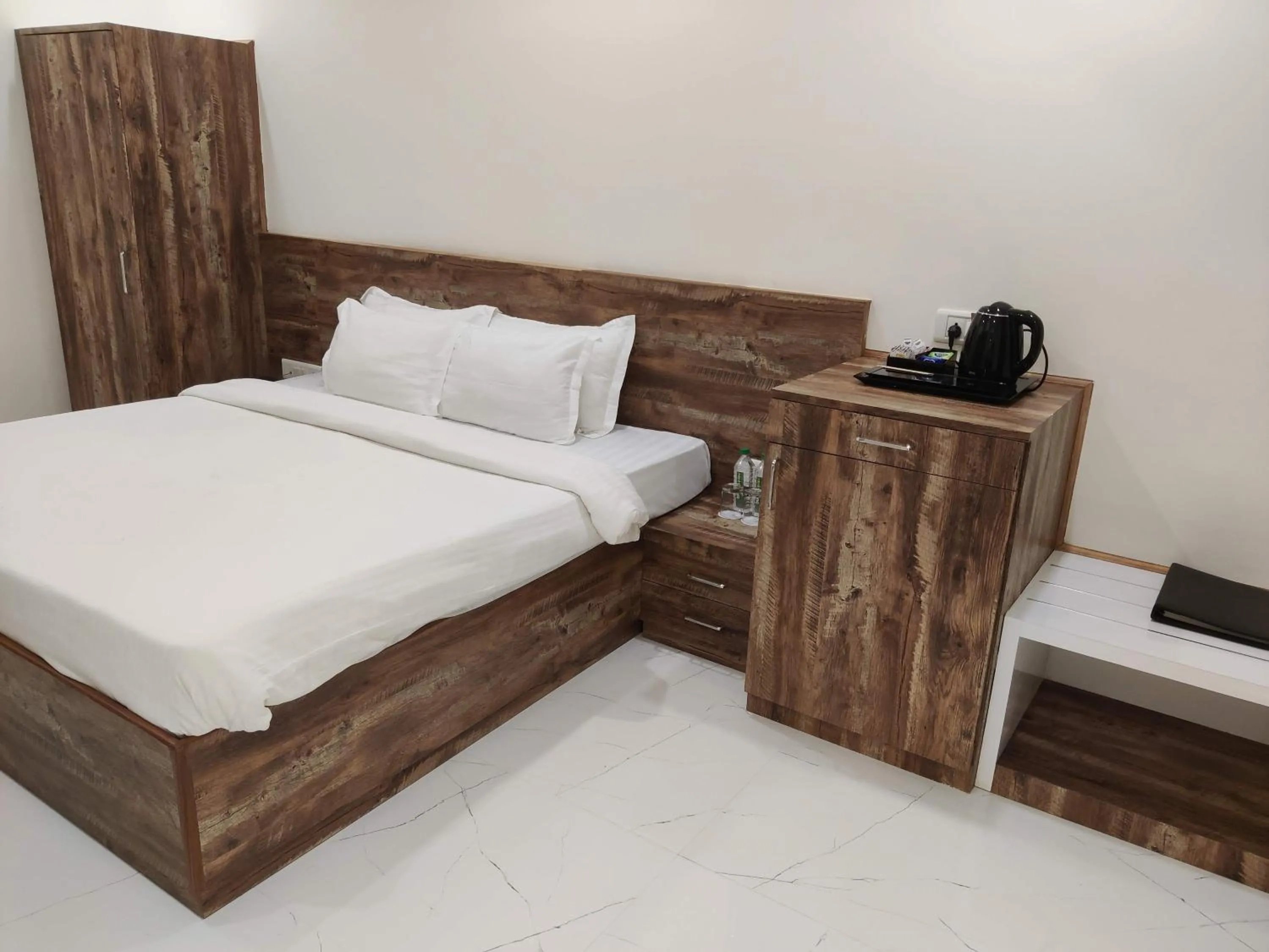 Bedroom, Bed in Pushp Vatika Resort & Lawns