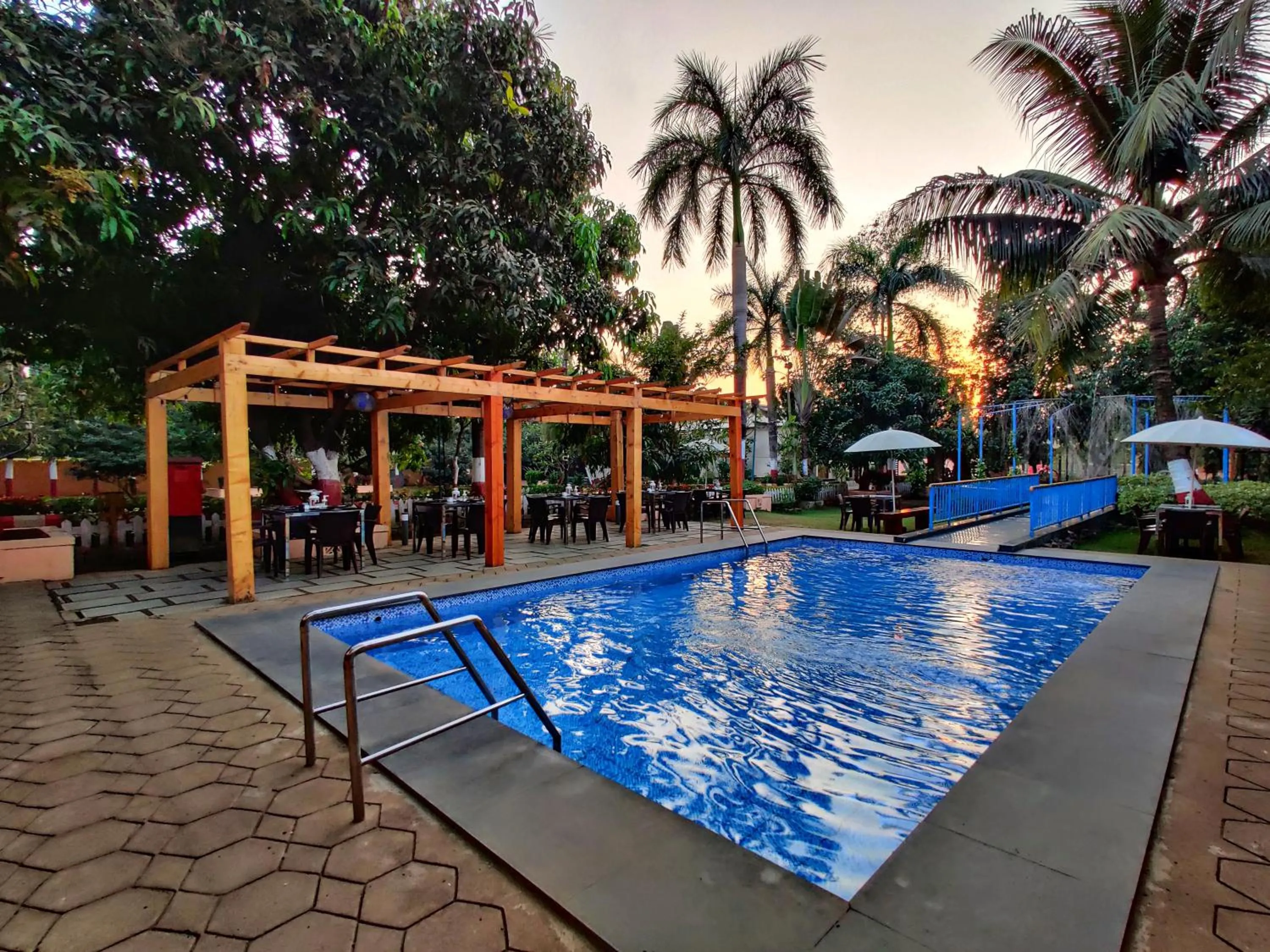 Swimming pool in Pushp Vatika Resort & Lawns