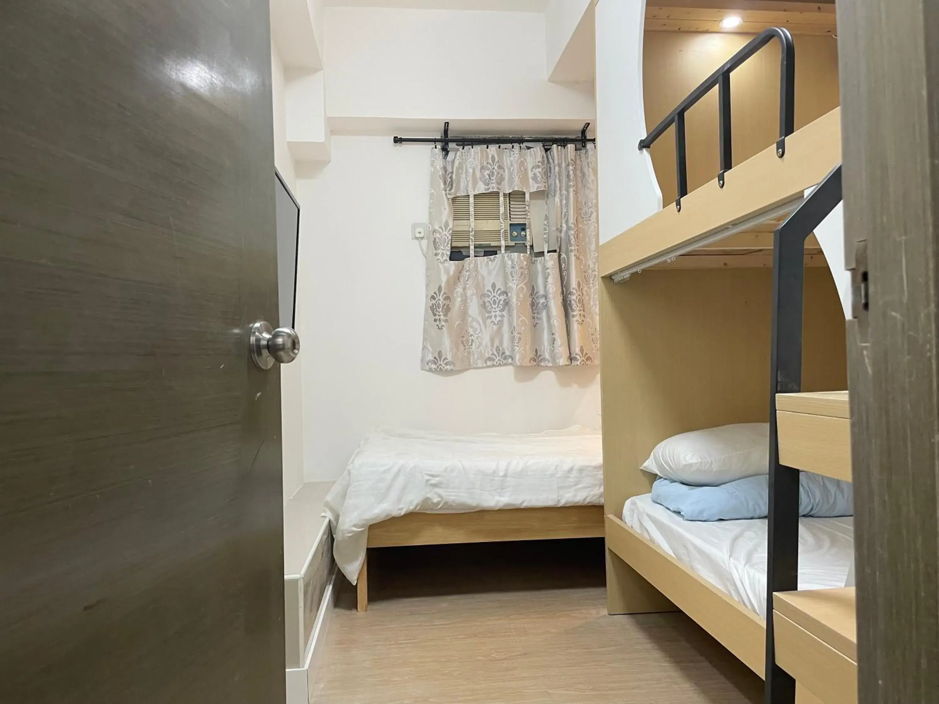 Triple Room with Private Bathroom in Majestic 7 Guesthouse (formerly KAT Hotel) Triple Room with Private Bathroom in Majestic 7 Guesthouse (formerly KAT Hotel)