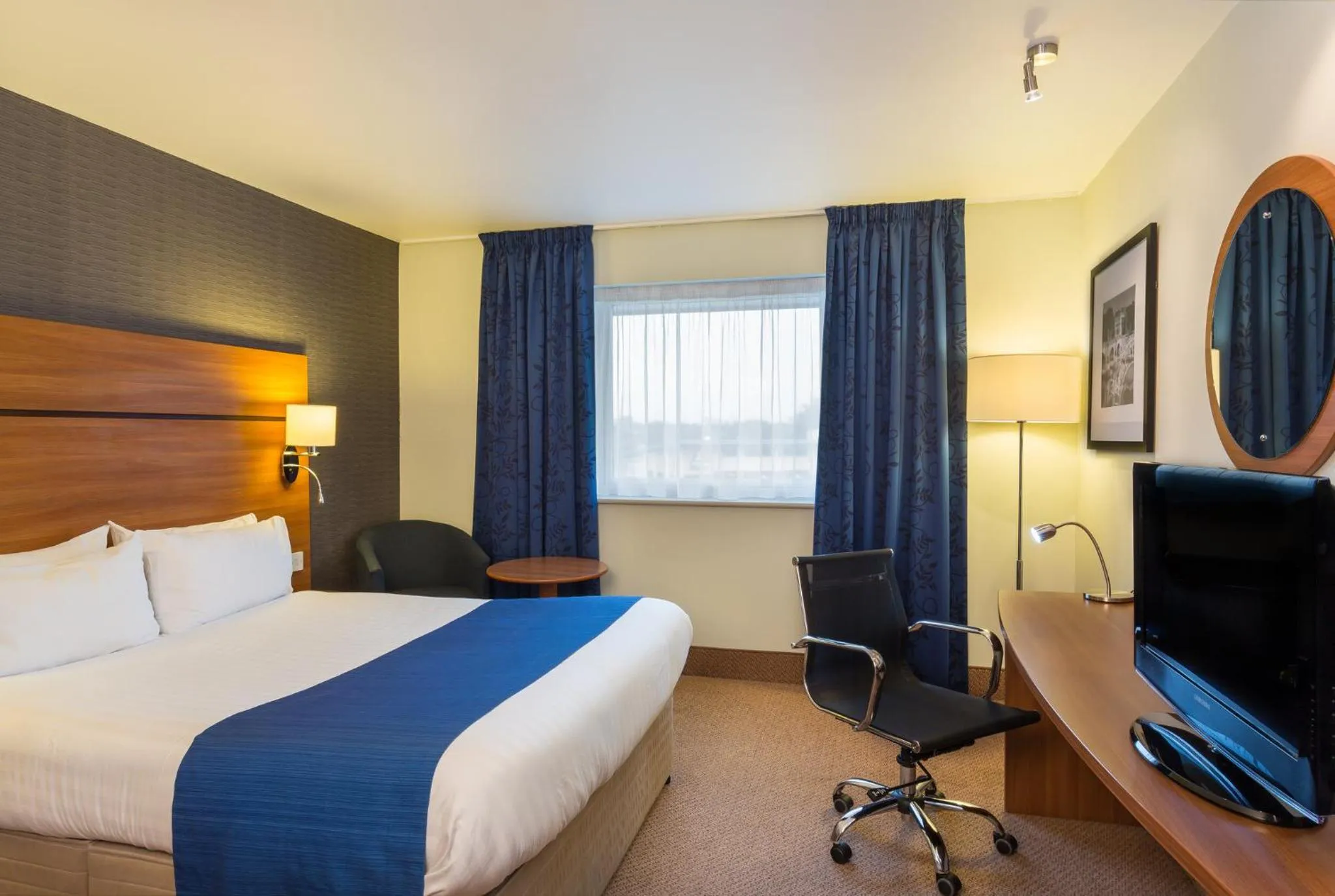 Photo of the whole room, Bed in Holiday Inn Express Braintree by IHG