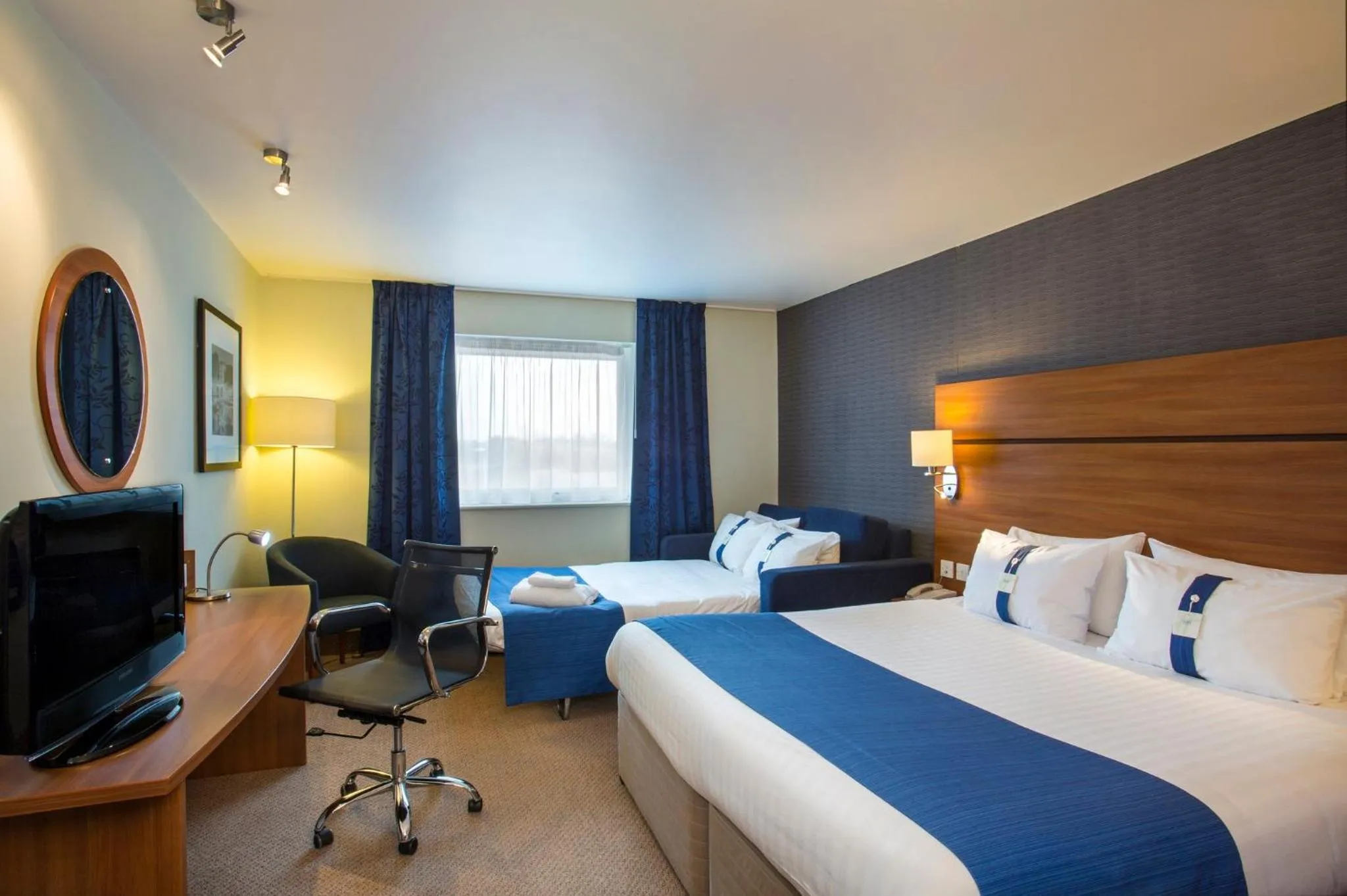 Photo of the whole room, Bed in Holiday Inn Express Braintree by IHG