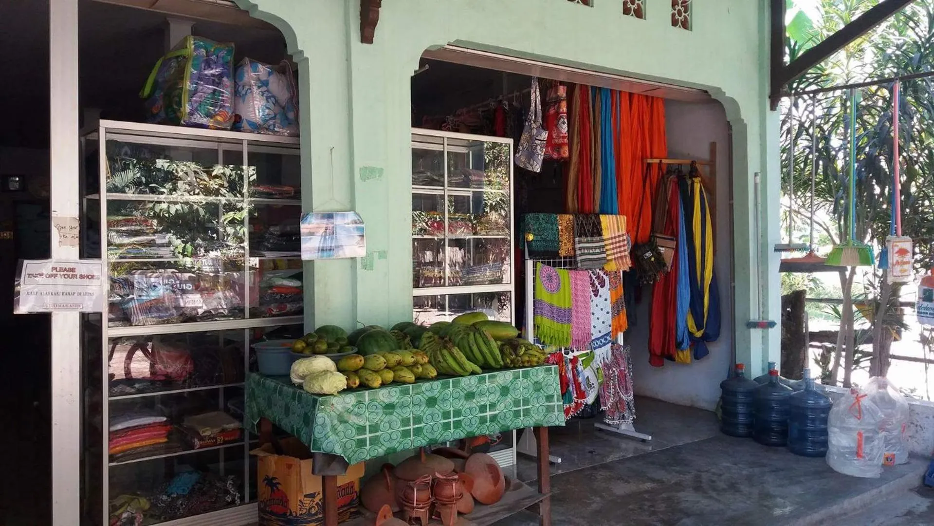 Supermarket/grocery shop in Ina Gili Guesthouse