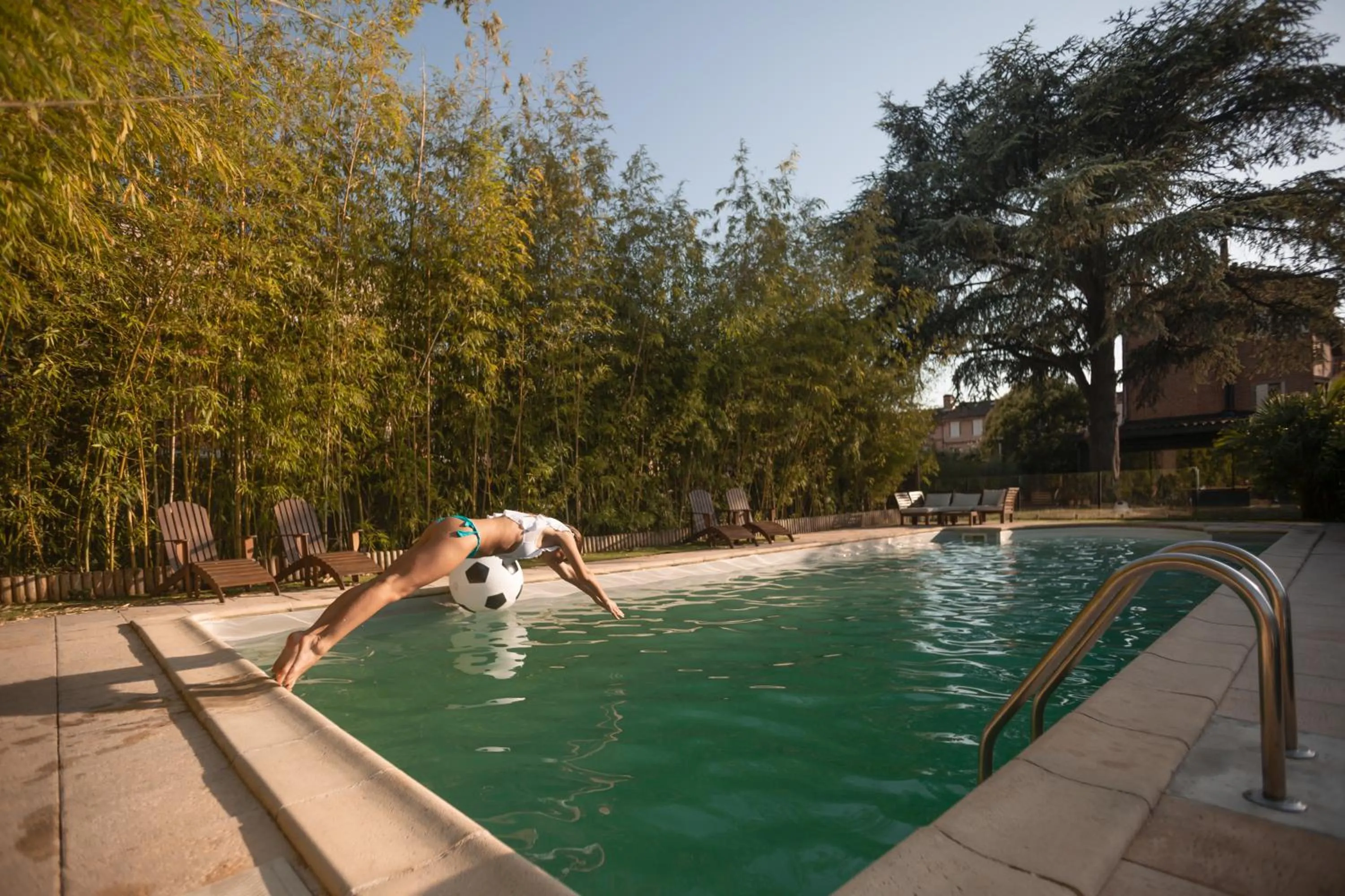 Swimming pool in B&B La Maison de Julia