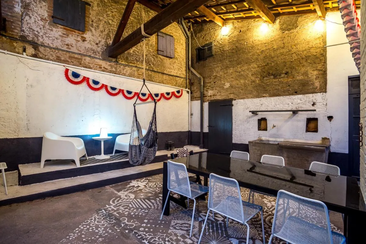 Inner courtyard view in B&B La Maison de Julia