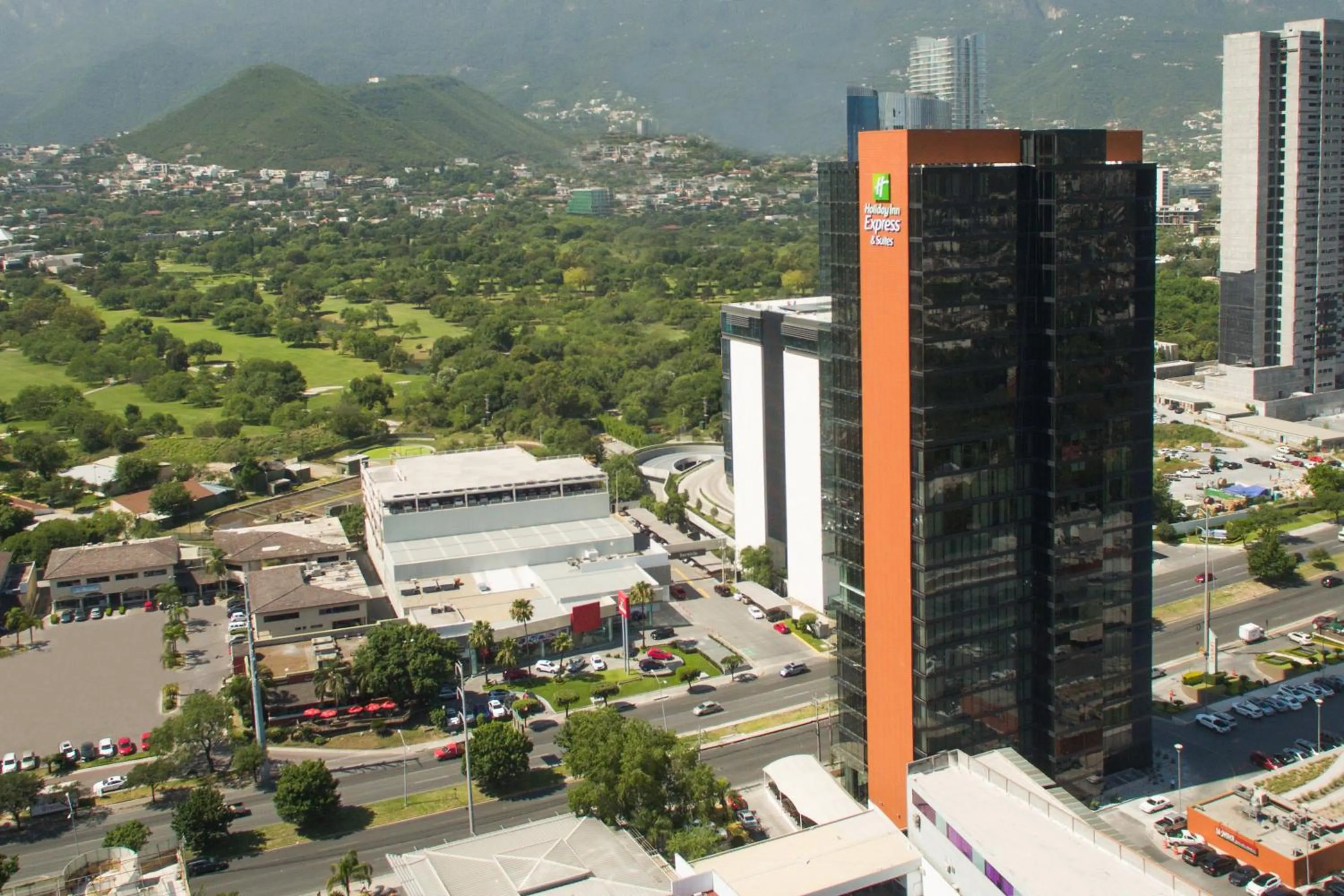 Property building in Holiday Inn Express & Suites Monterrey Valle by IHG
