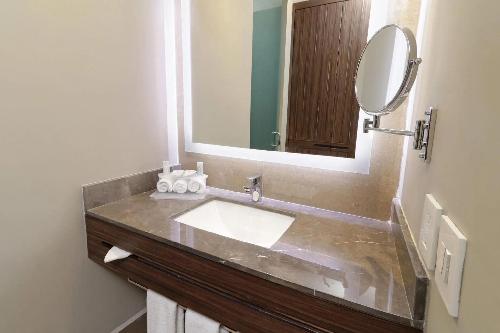 Bedroom in Holiday Inn Express & Suites Monterrey Valle by IHG