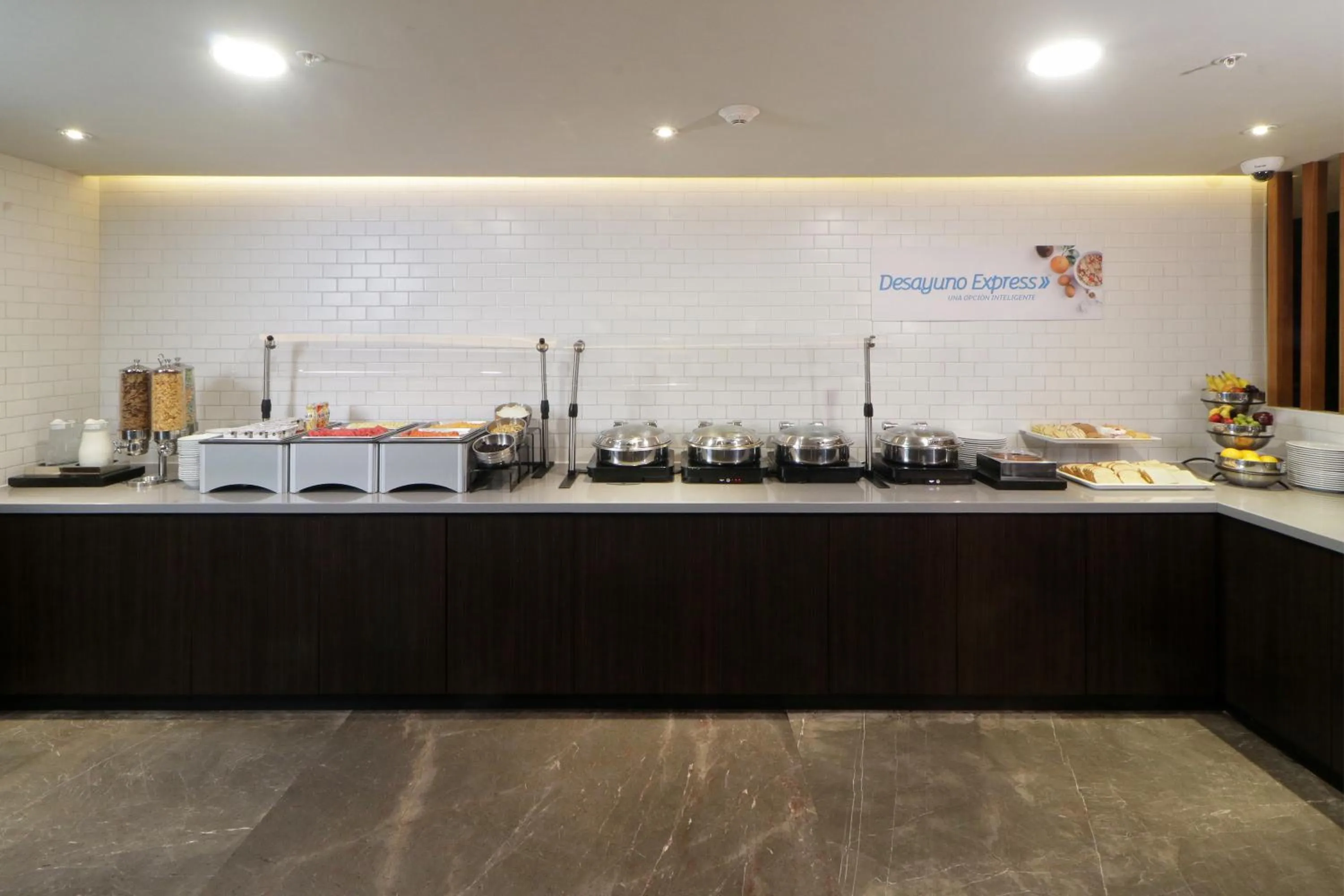 Continental breakfast in Holiday Inn Express & Suites Monterrey Valle by IHG