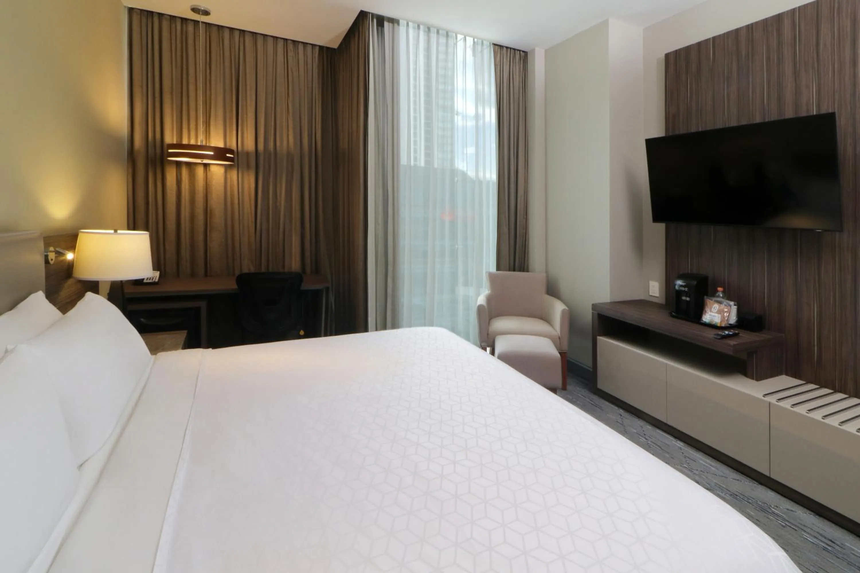 Bedroom, Bed in Holiday Inn Express & Suites Monterrey Valle by IHG